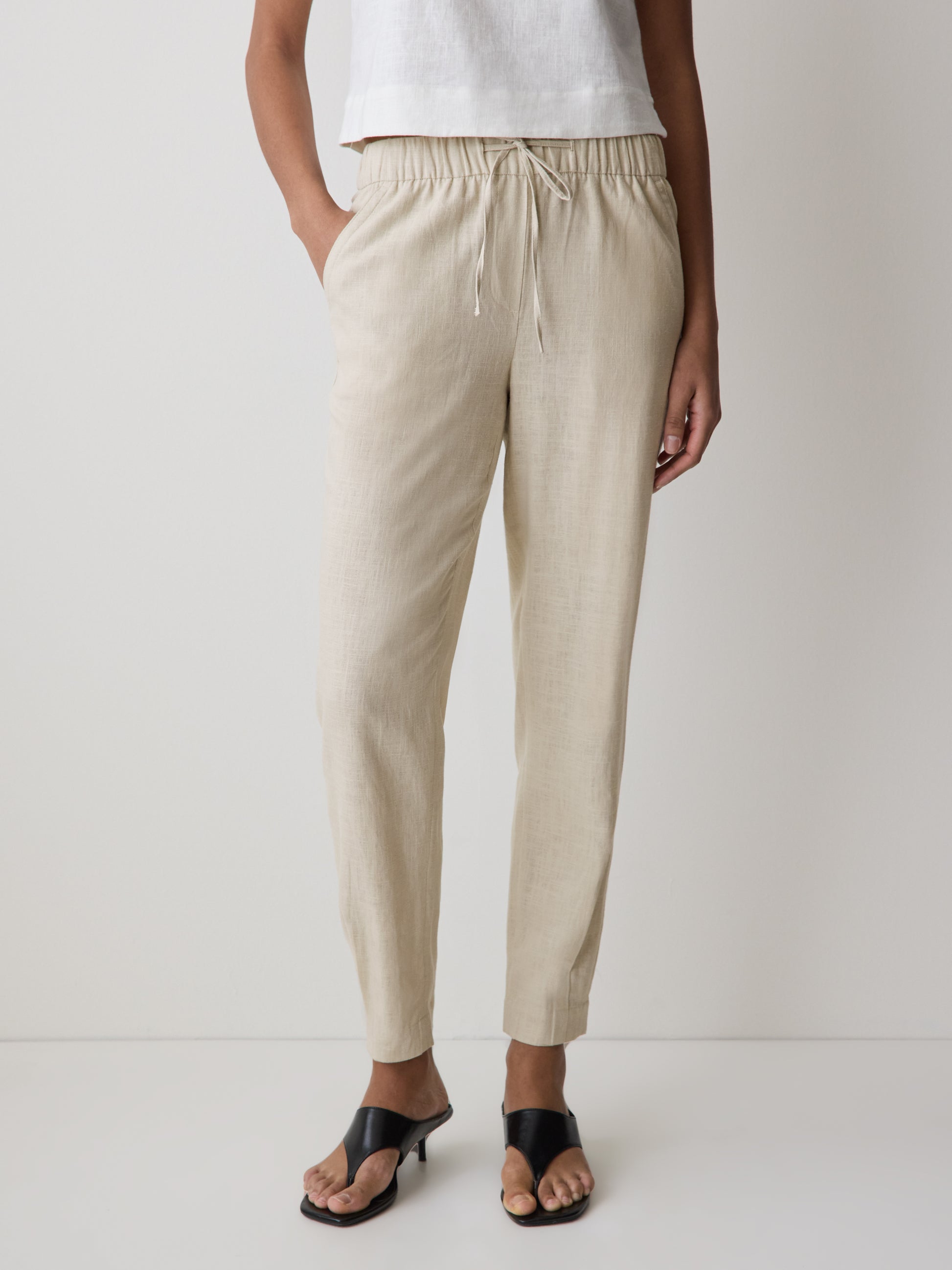 Linen Mid-Rise Tapered-Leg Jogger Pant