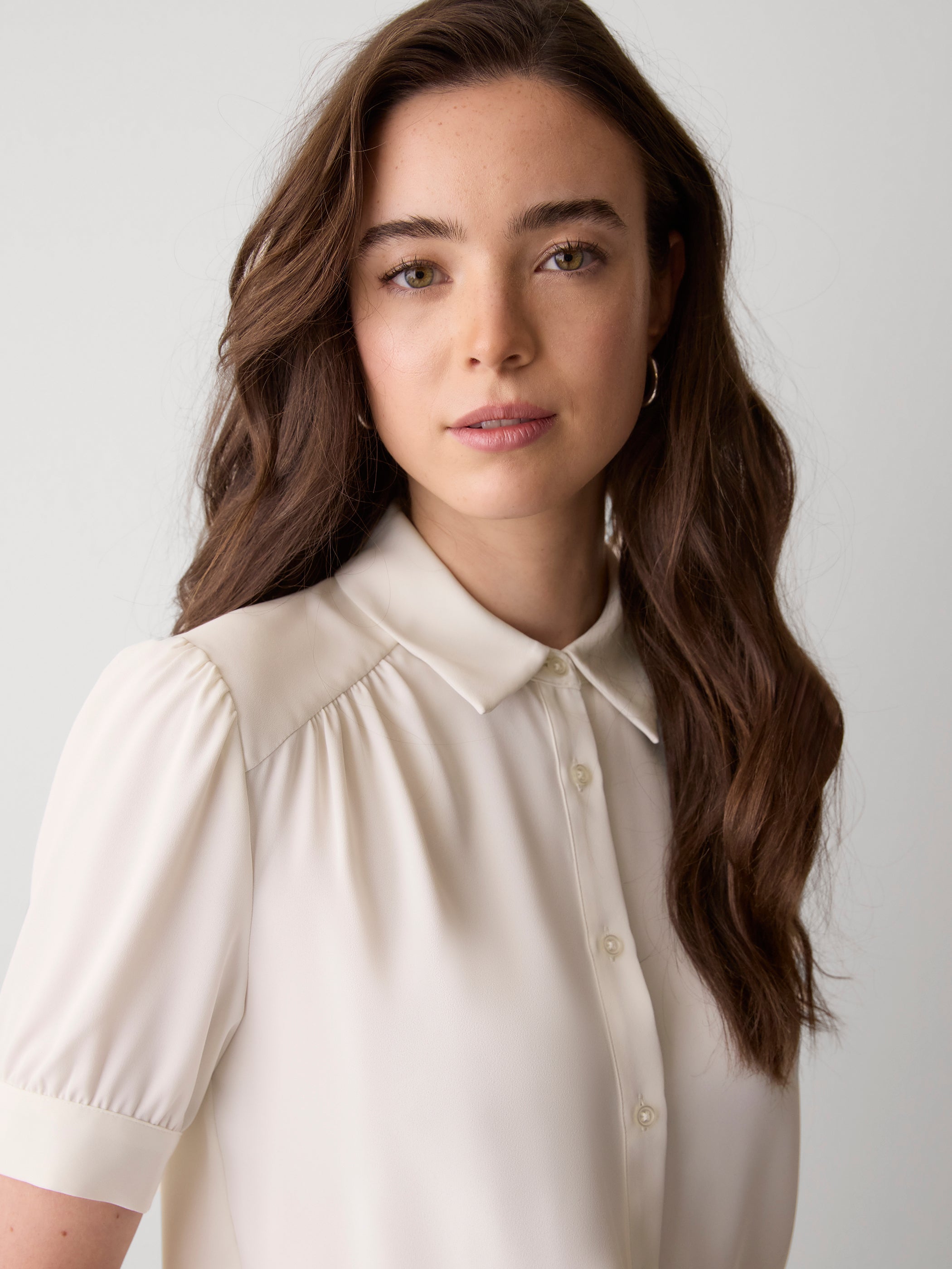 Blouse Boutonnée en Crêpe Soyeux à Manches Courtes