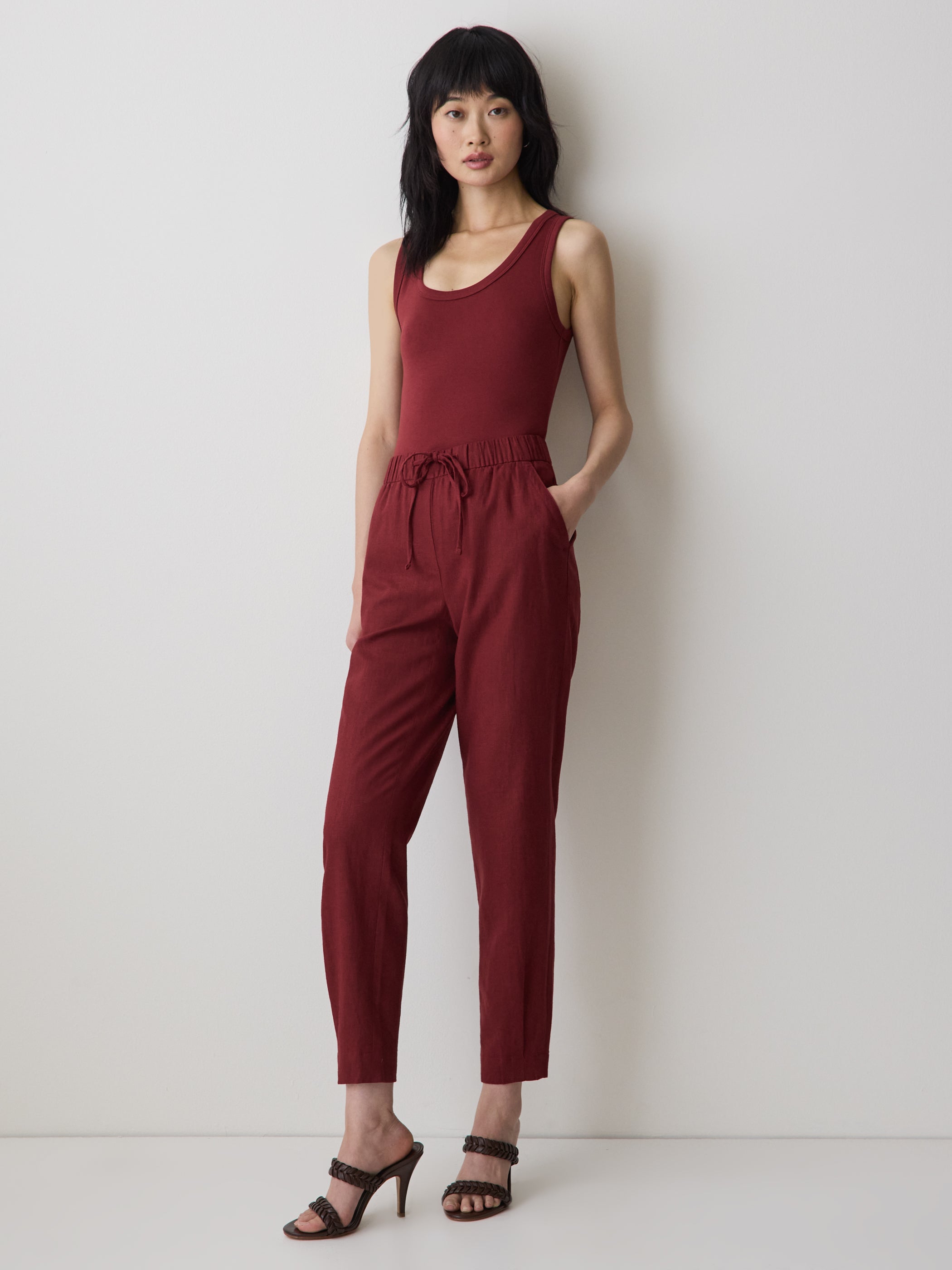 Linen Mid-Rise Tapered-Leg Jogger Pant