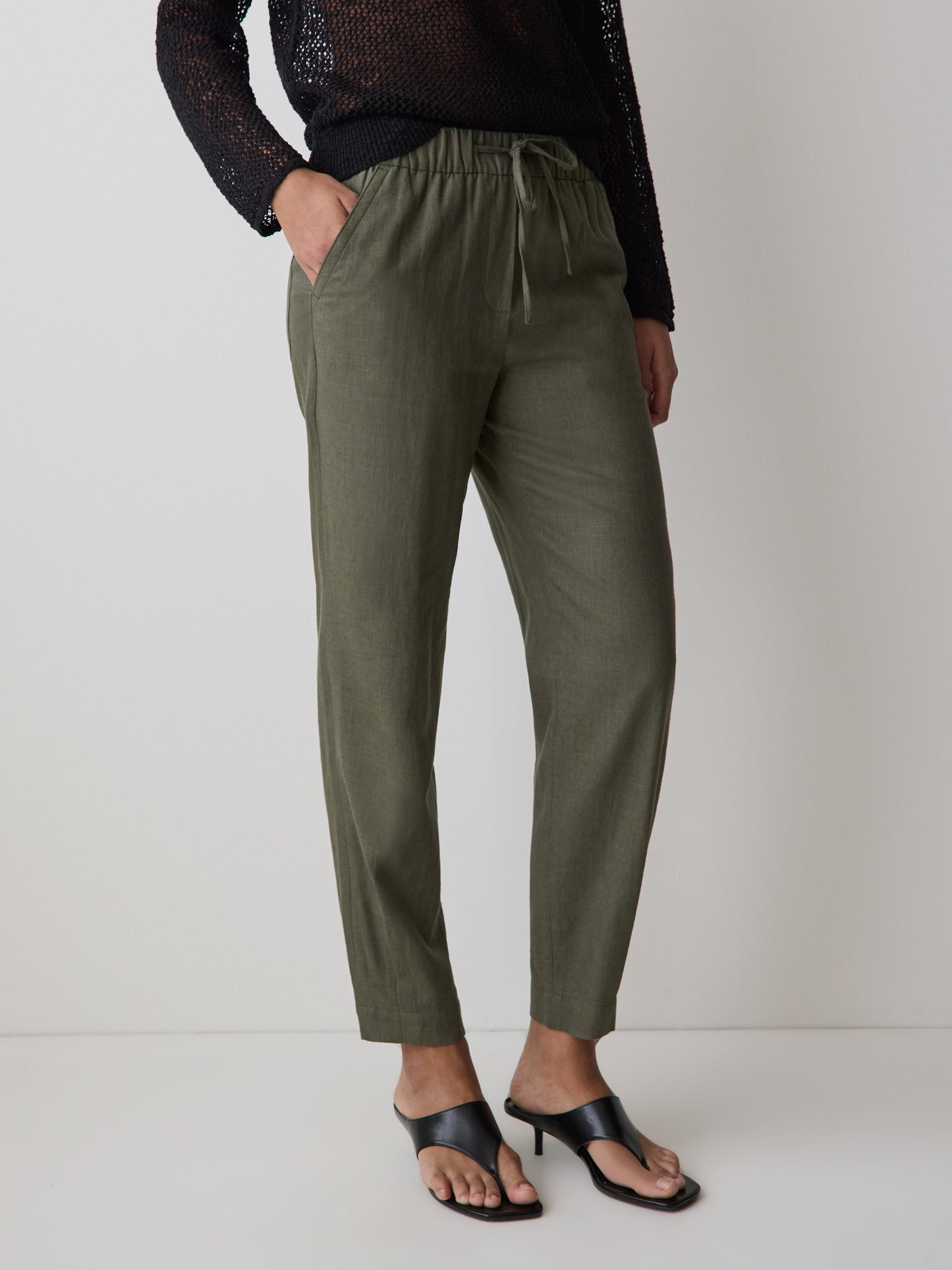 Linen Mid-Rise Tapered-Leg Jogger Pant