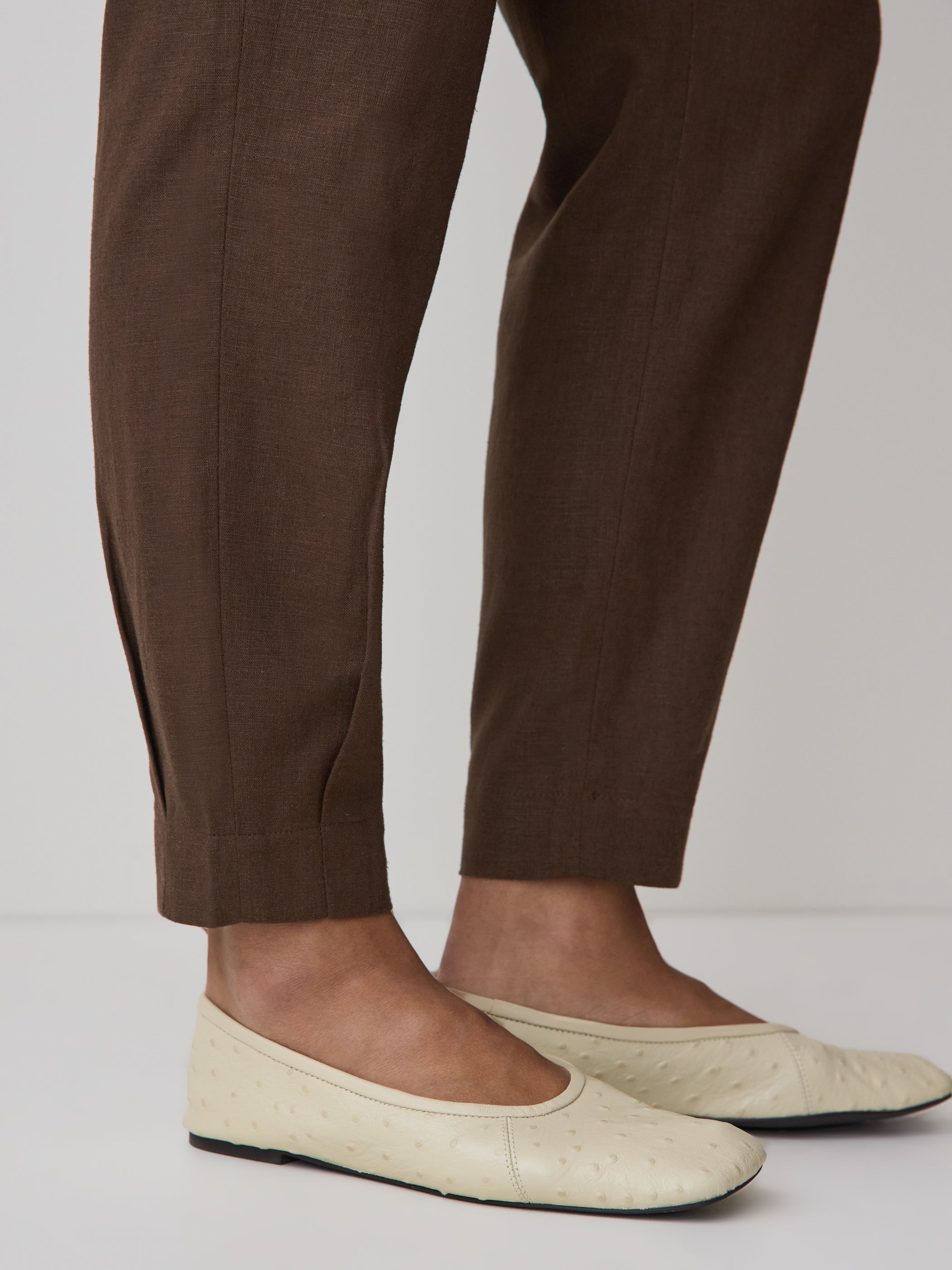 Linen Mid-Rise Tapered-Leg Jogger Pant