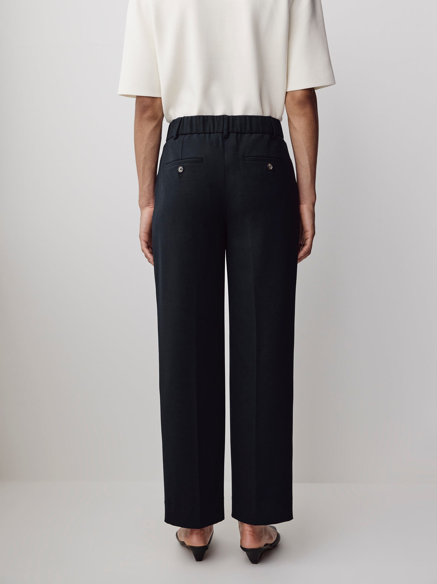 Black Mid-Rise Straight-Leg Cropped Pant