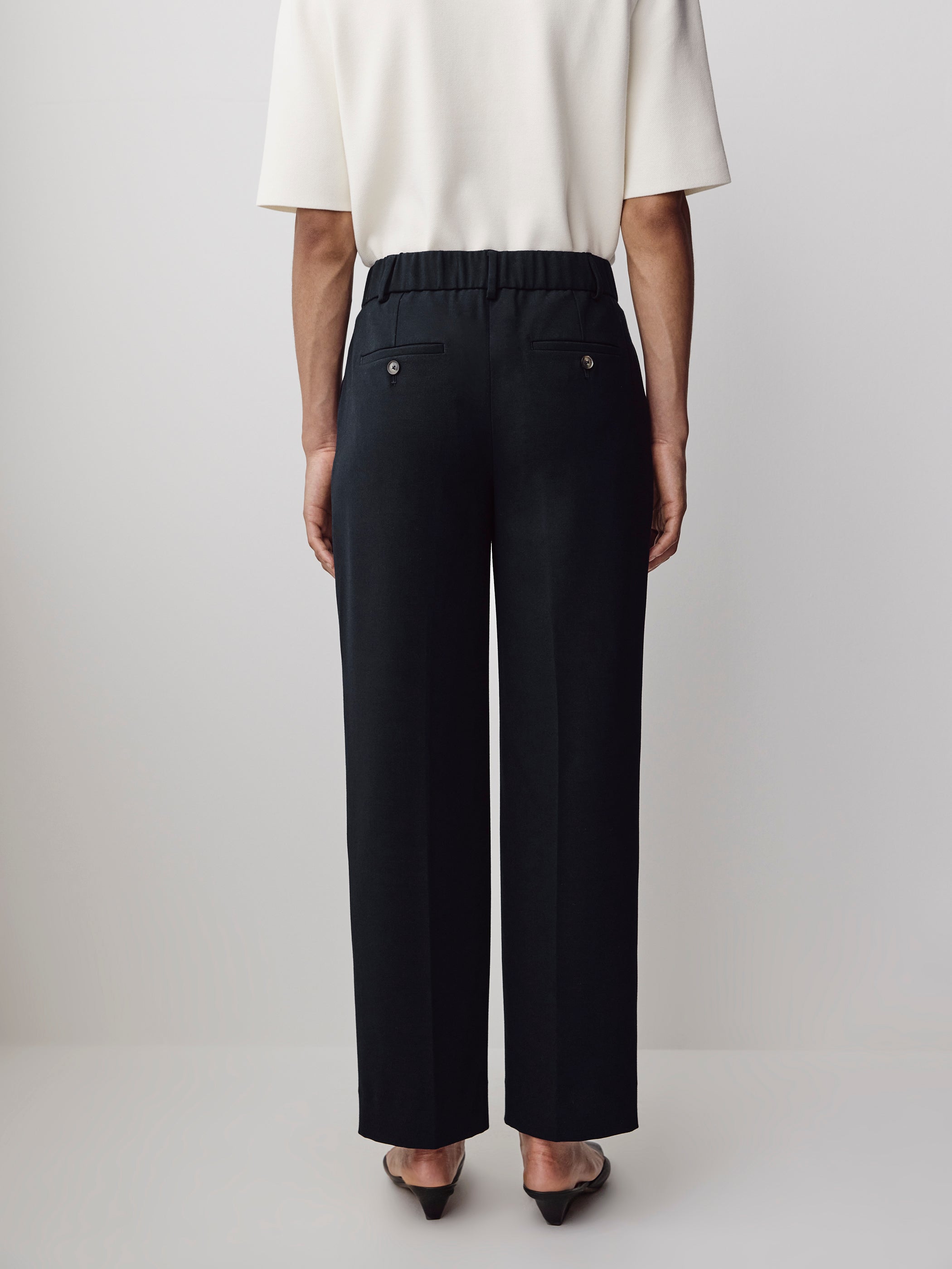 Black Mid-Rise Straight-Leg Cropped Pant