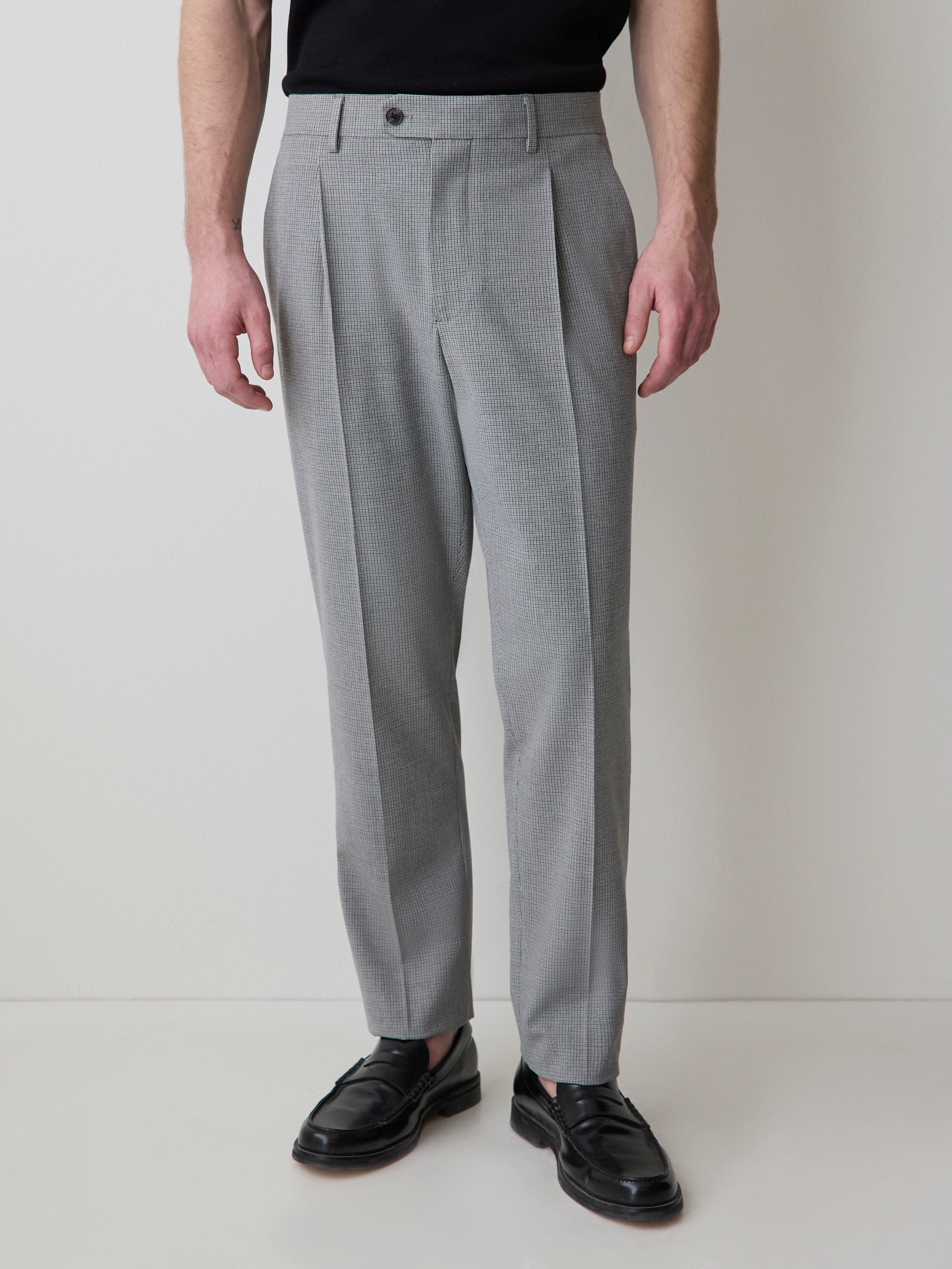 Men's Tapered-Leg Pleated Dress Pant Grey Stretch Woven – RW&CO