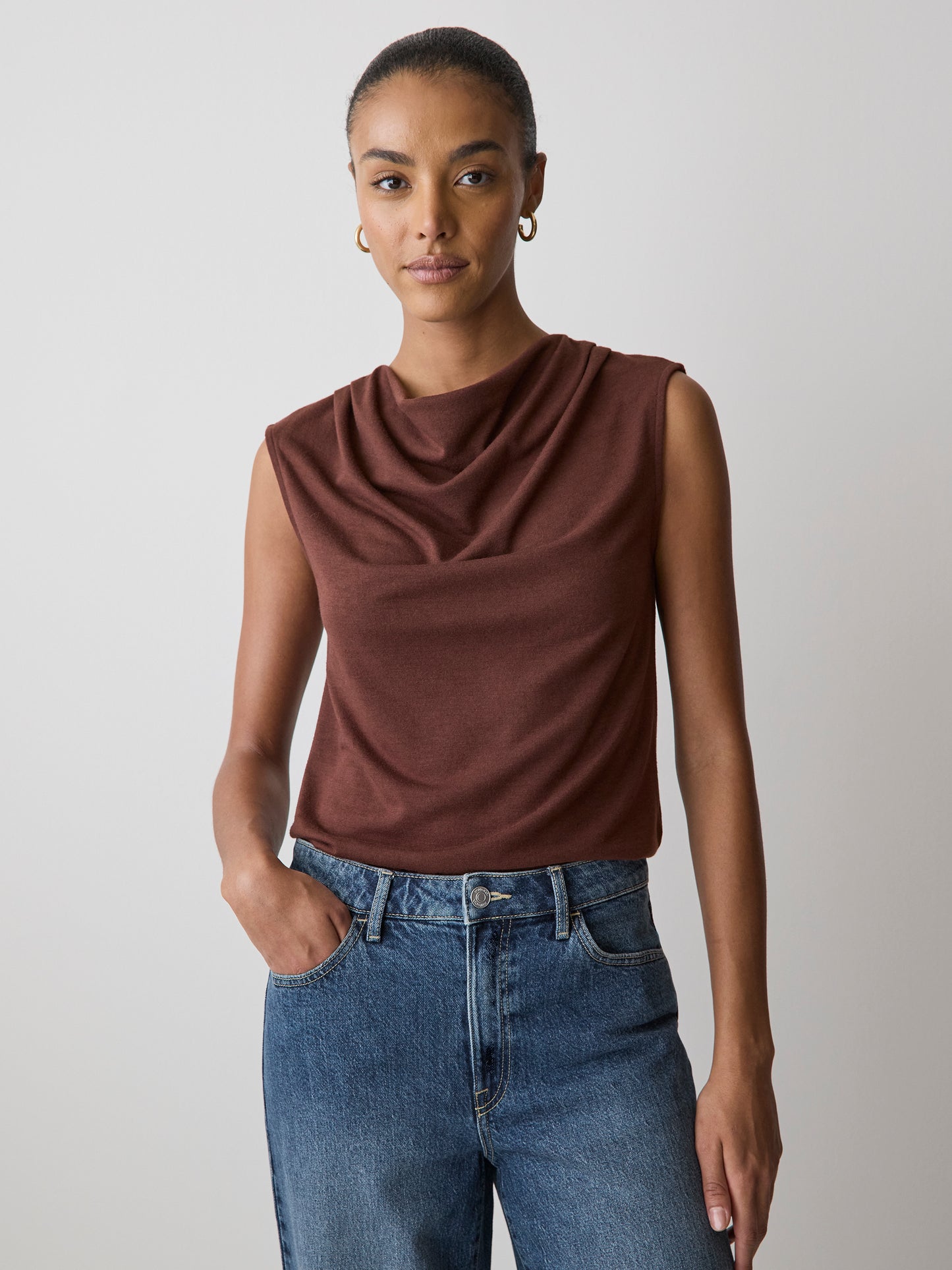 Haut Sans Manches à Col Bénitier