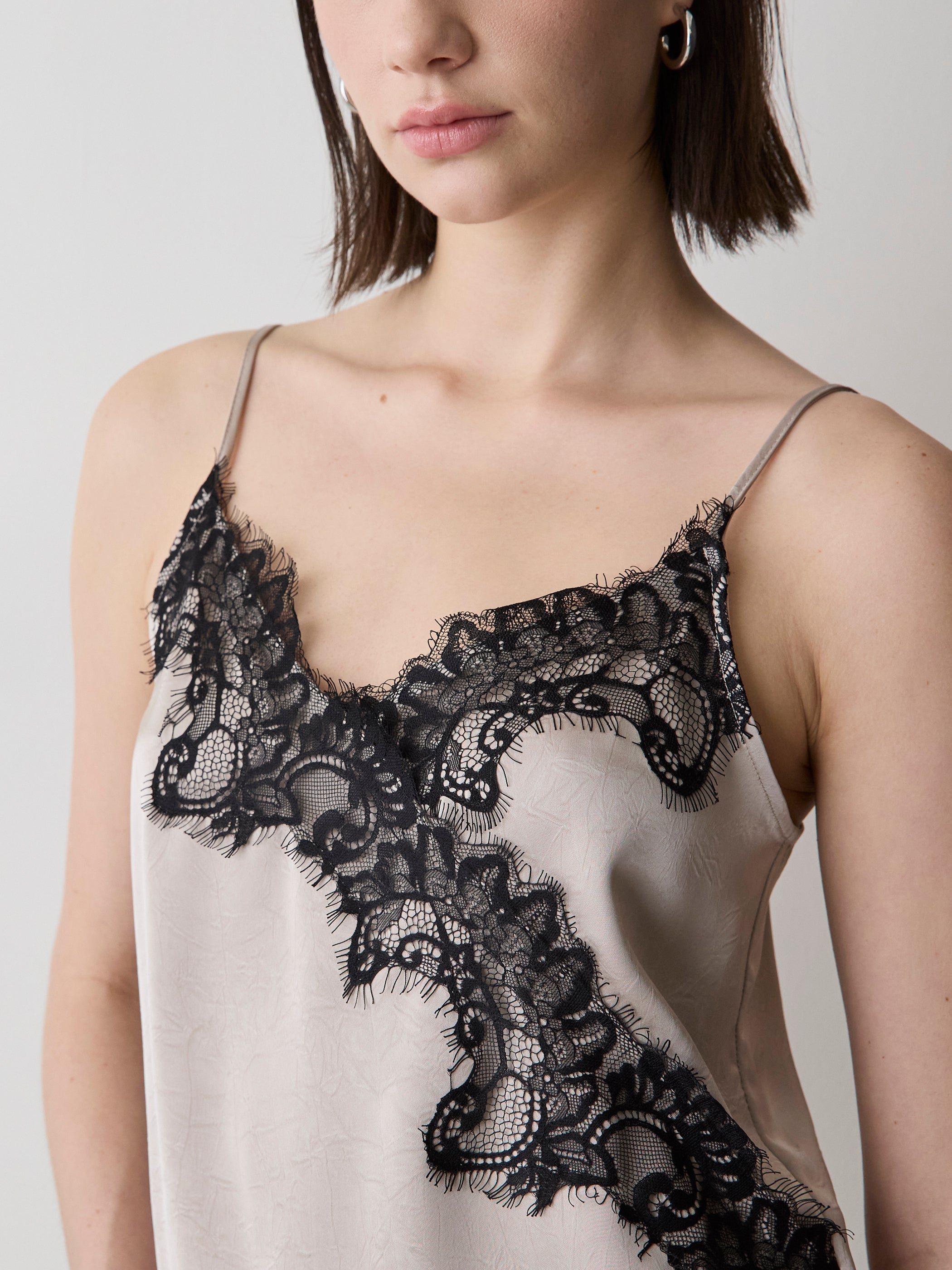 Blouse Sans Manches à Col V en Satin avec Garniture en Dentelle