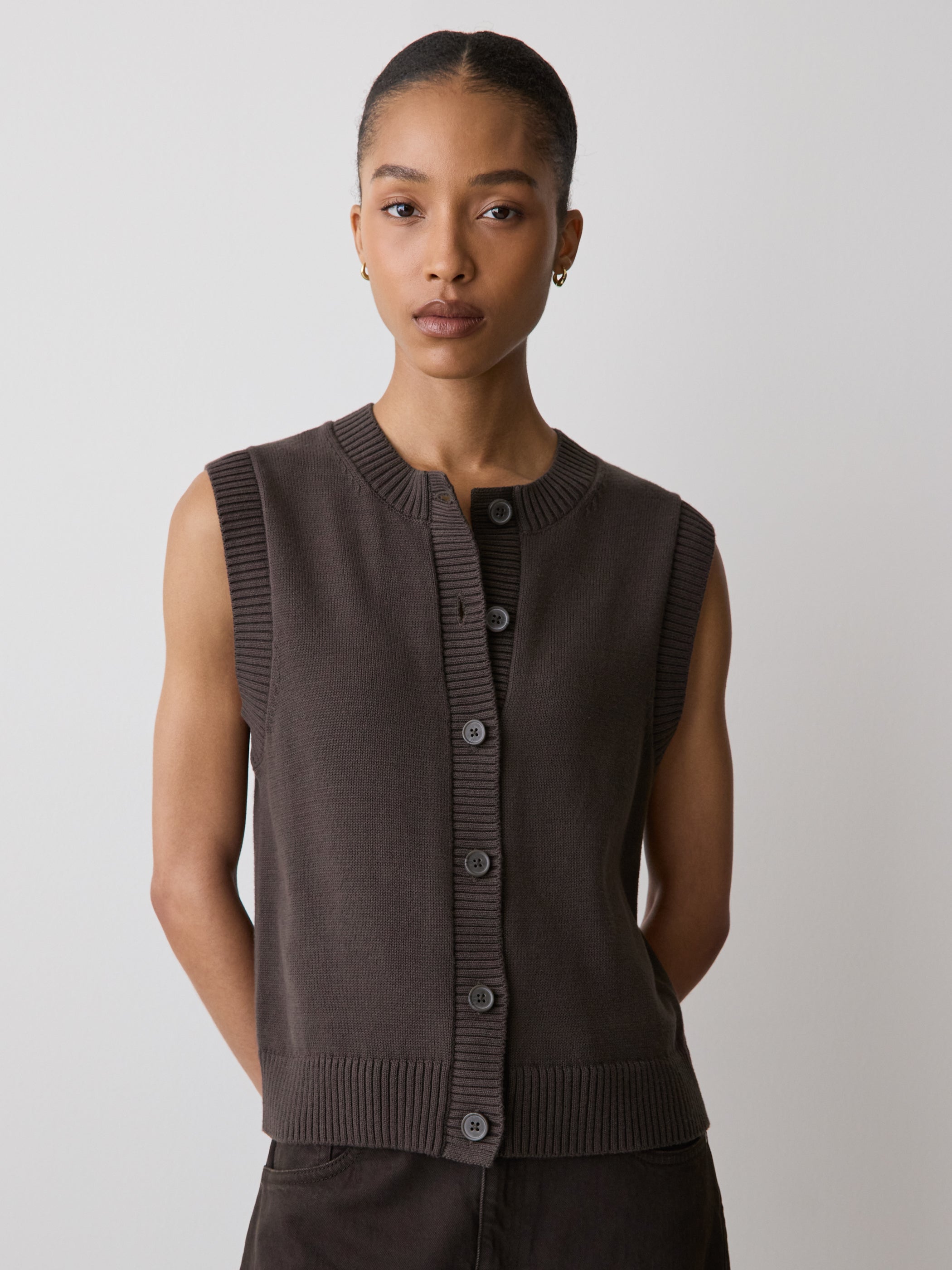 Sleeveless Crew-Neck Sweater Vest