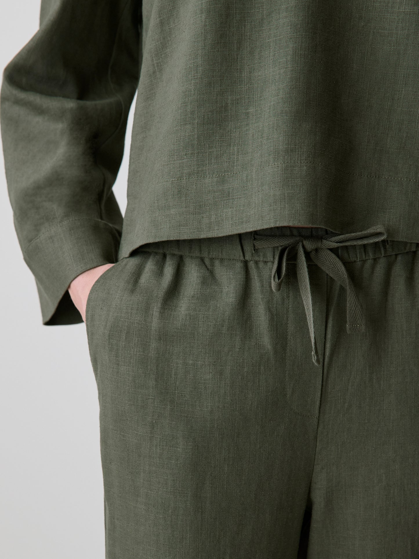 Linen Mid-Rise Straight-Leg Pant