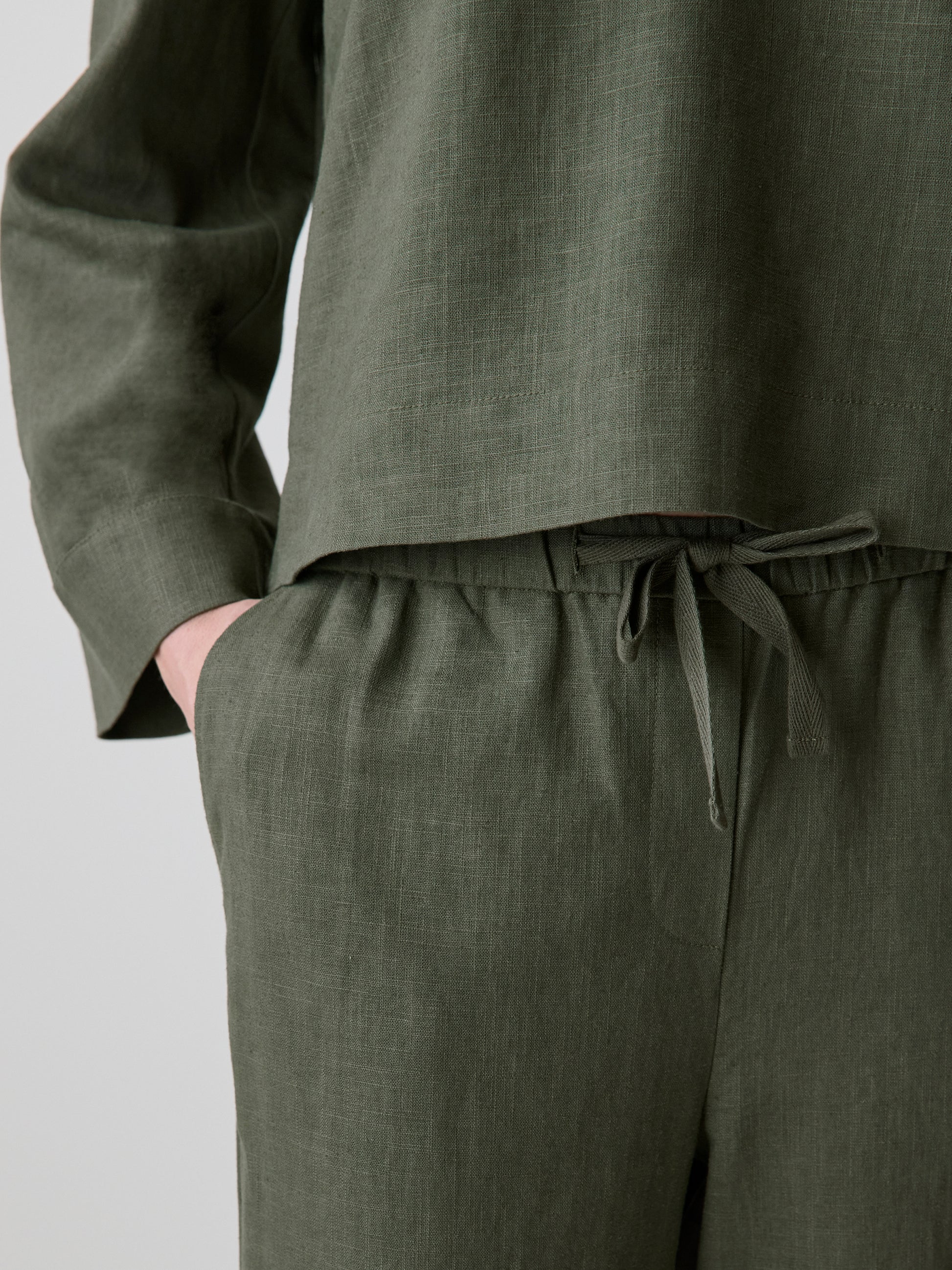 Linen Mid-Rise Straight-Leg Pant