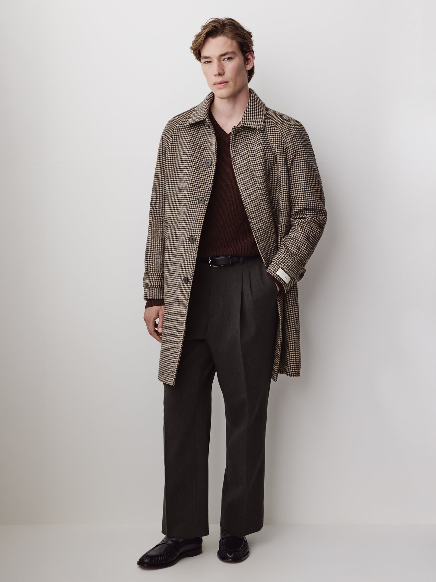 Men’s Cotton Cashmere V-Neck Sweater