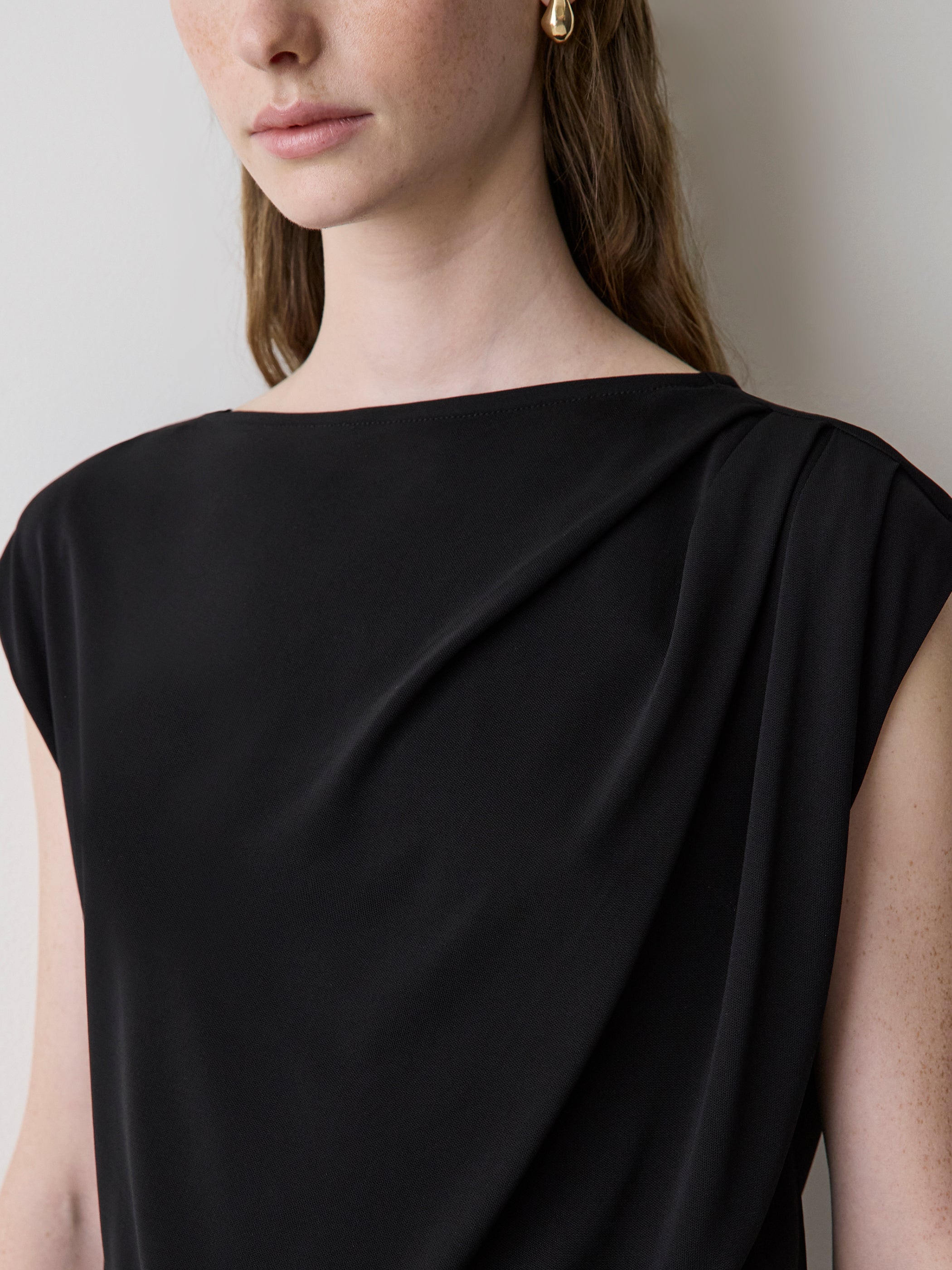 Haut à Manches TrèsCourtes et Col Bateau à Détails Plissés