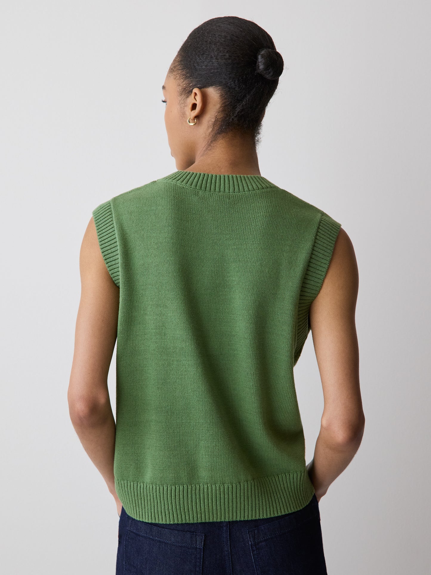Sleeveless Crew-Neck Sweater Vest