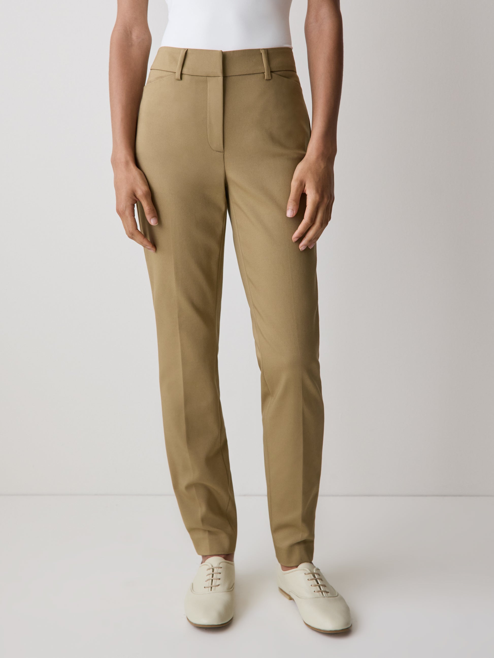 Limitless Mid-Rise Slim-Leg Signature Fit Pant