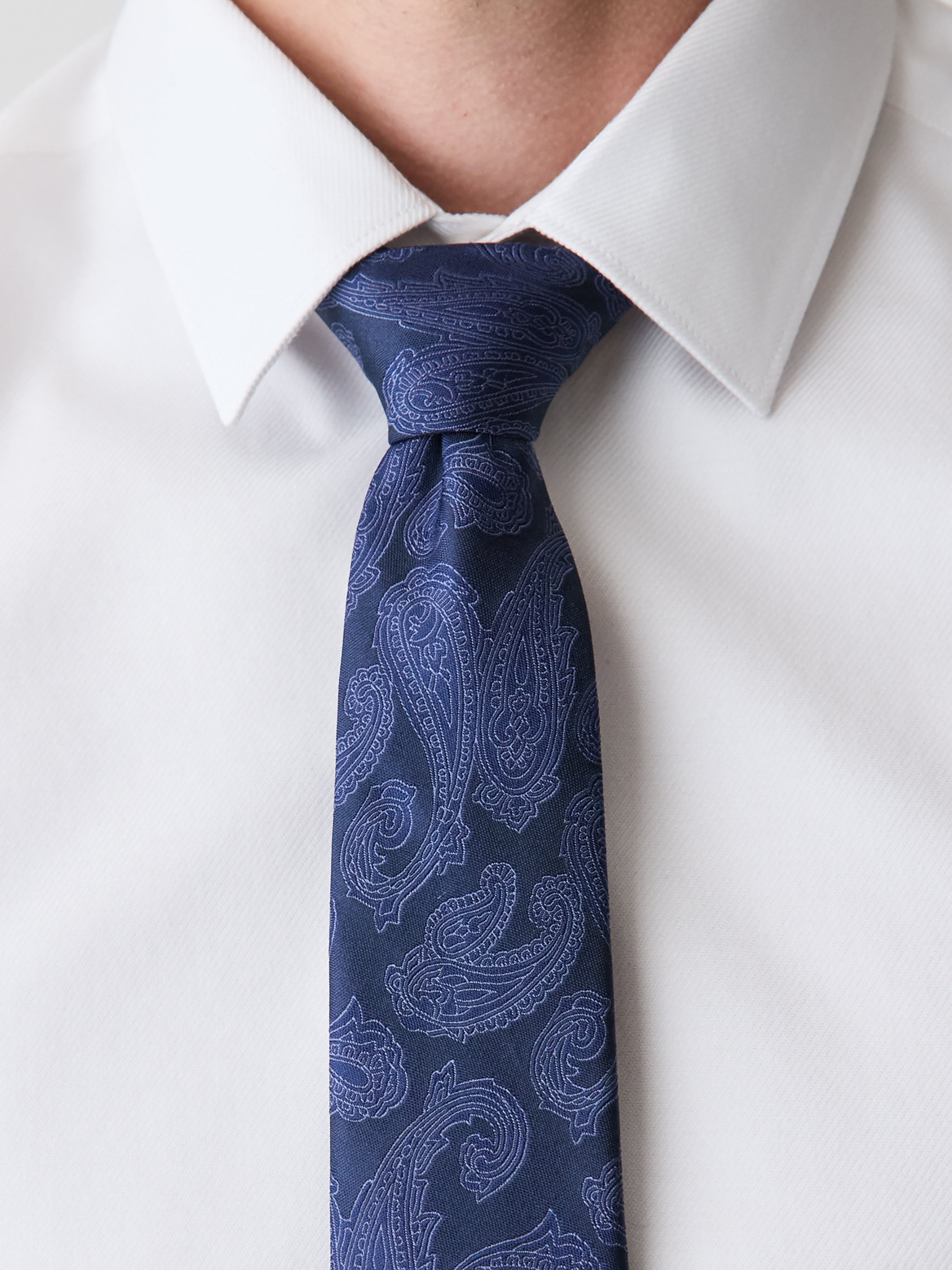 Skinny Tie with Paisley Pattern