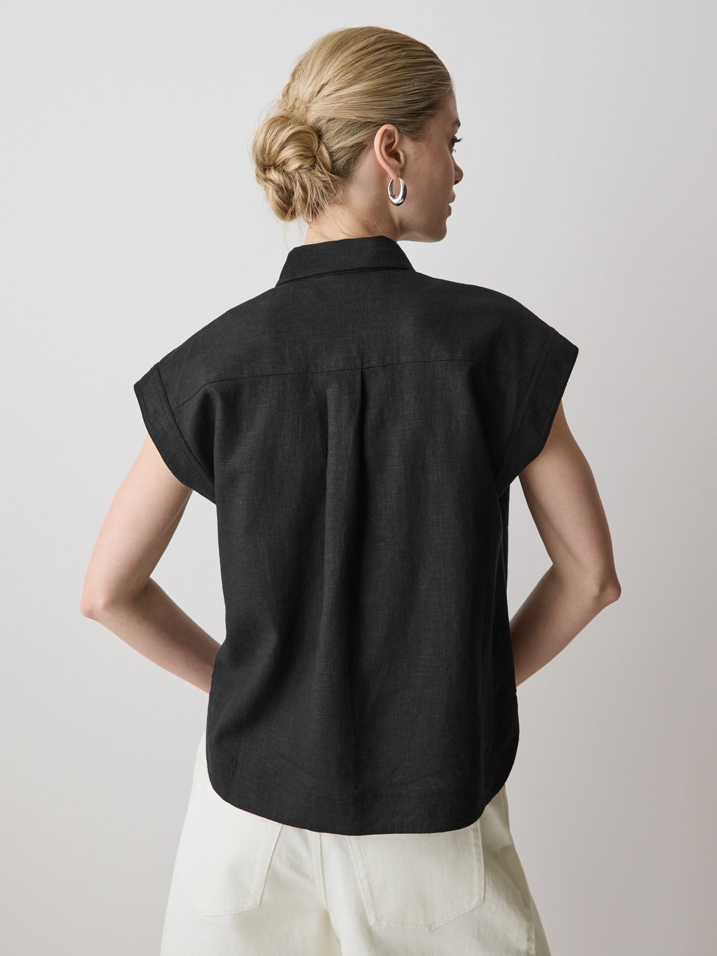 Linen-Blend Extended-Sleeve Blouse with Shirt Collar