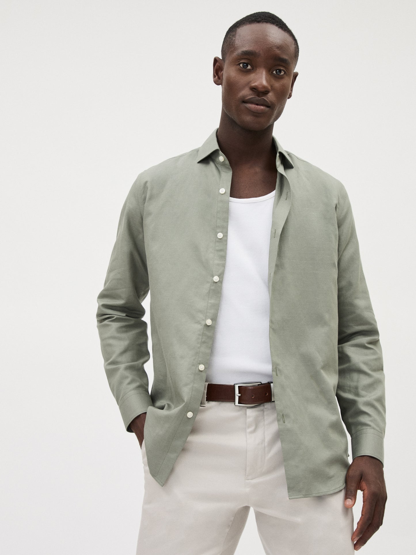 Tailored-Fit Linen Dress Shirt
