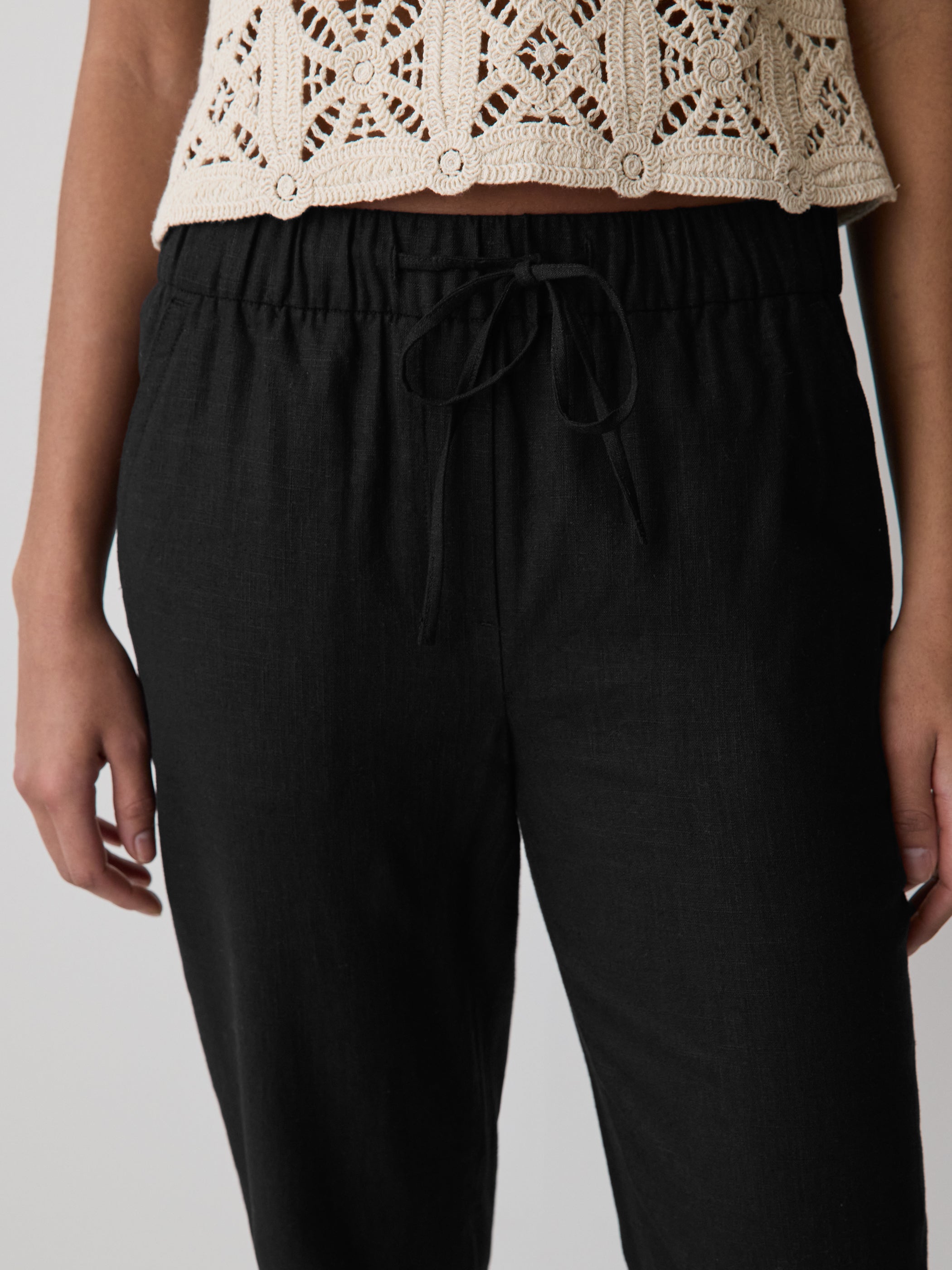 Linen Mid-Rise Tapered-Leg Jogger Pant