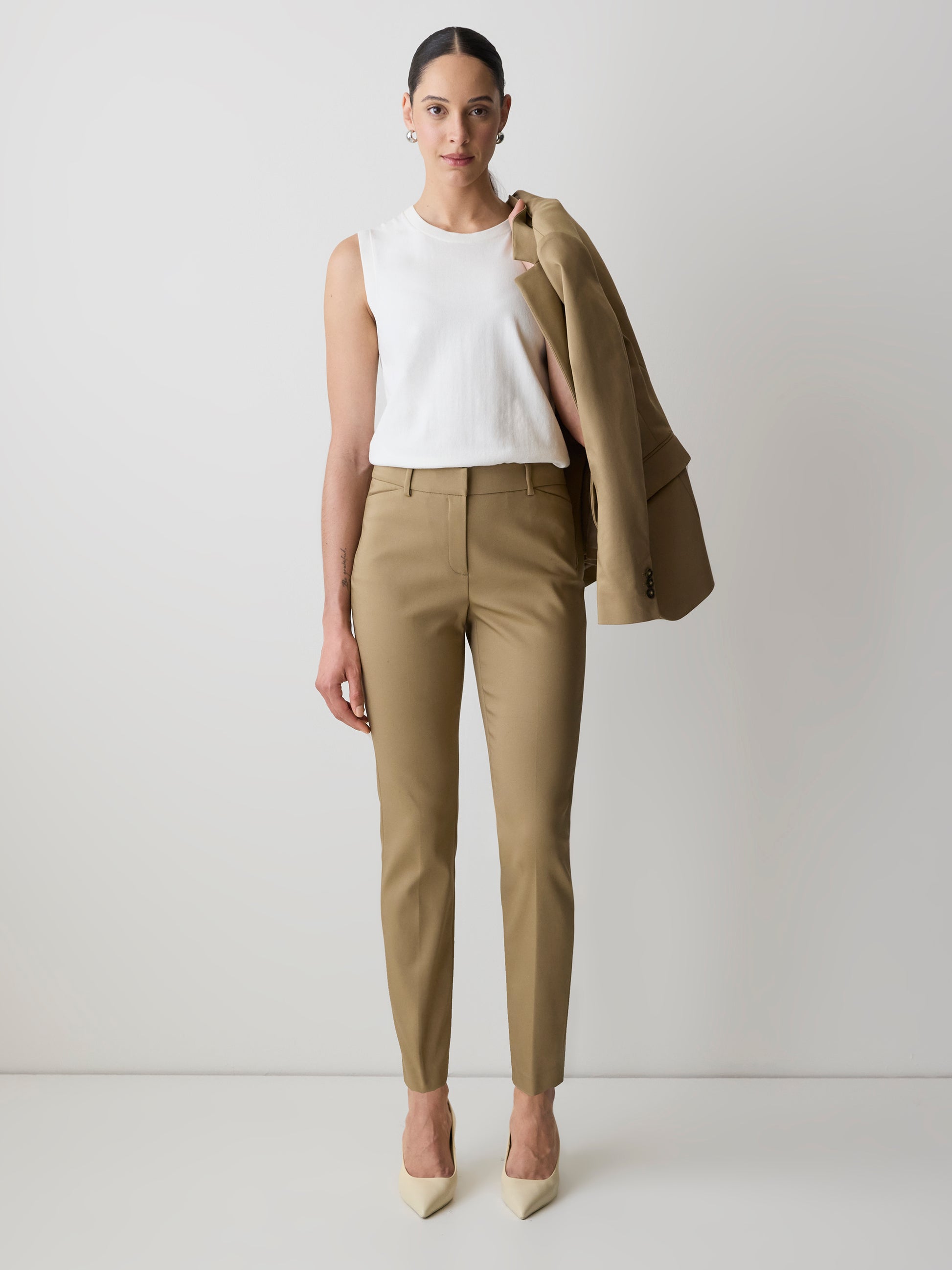 Limitless Mid-Rise Slim-Leg Signature Fit Pant