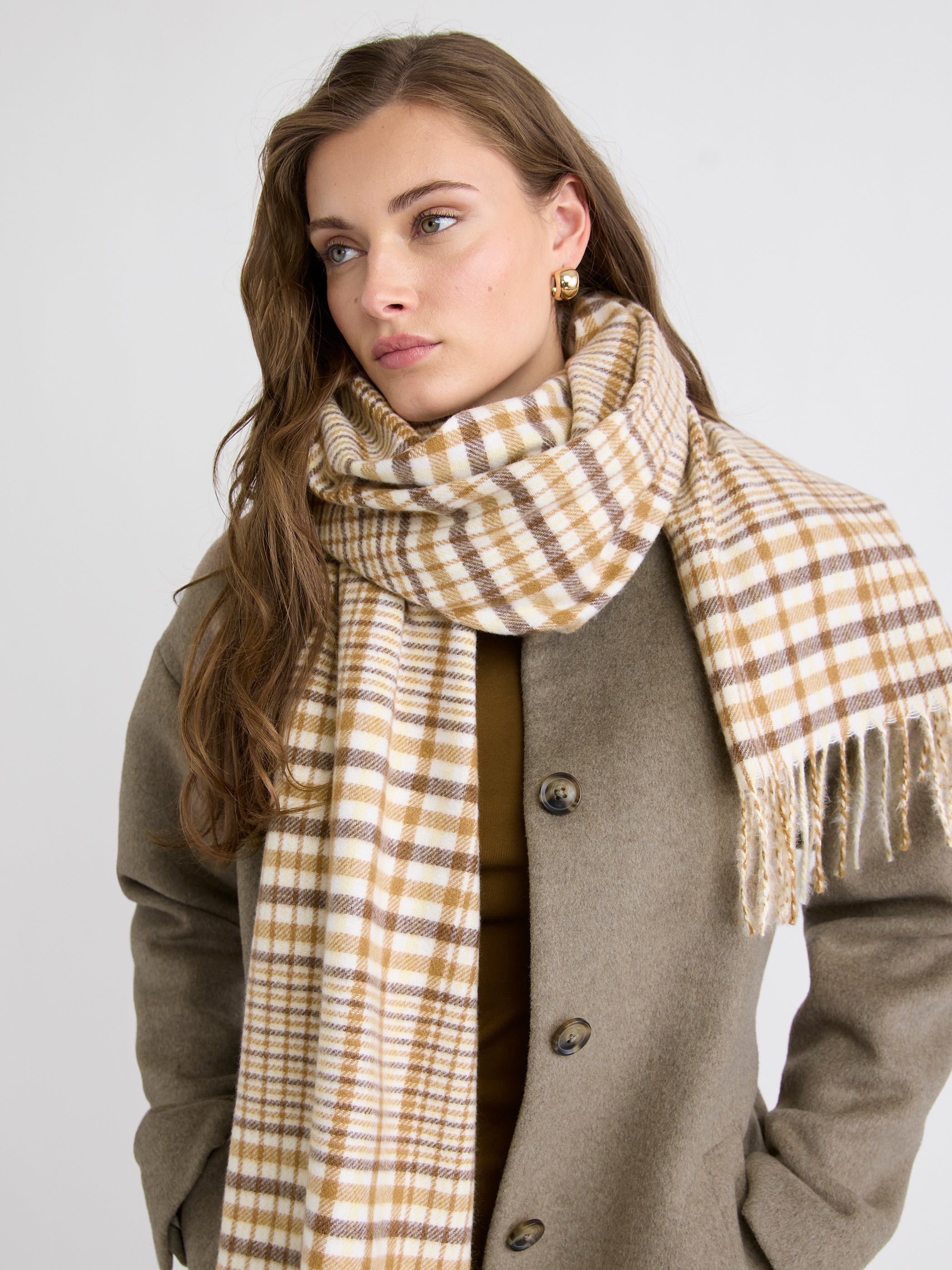 Plaid Scarf with Fringes