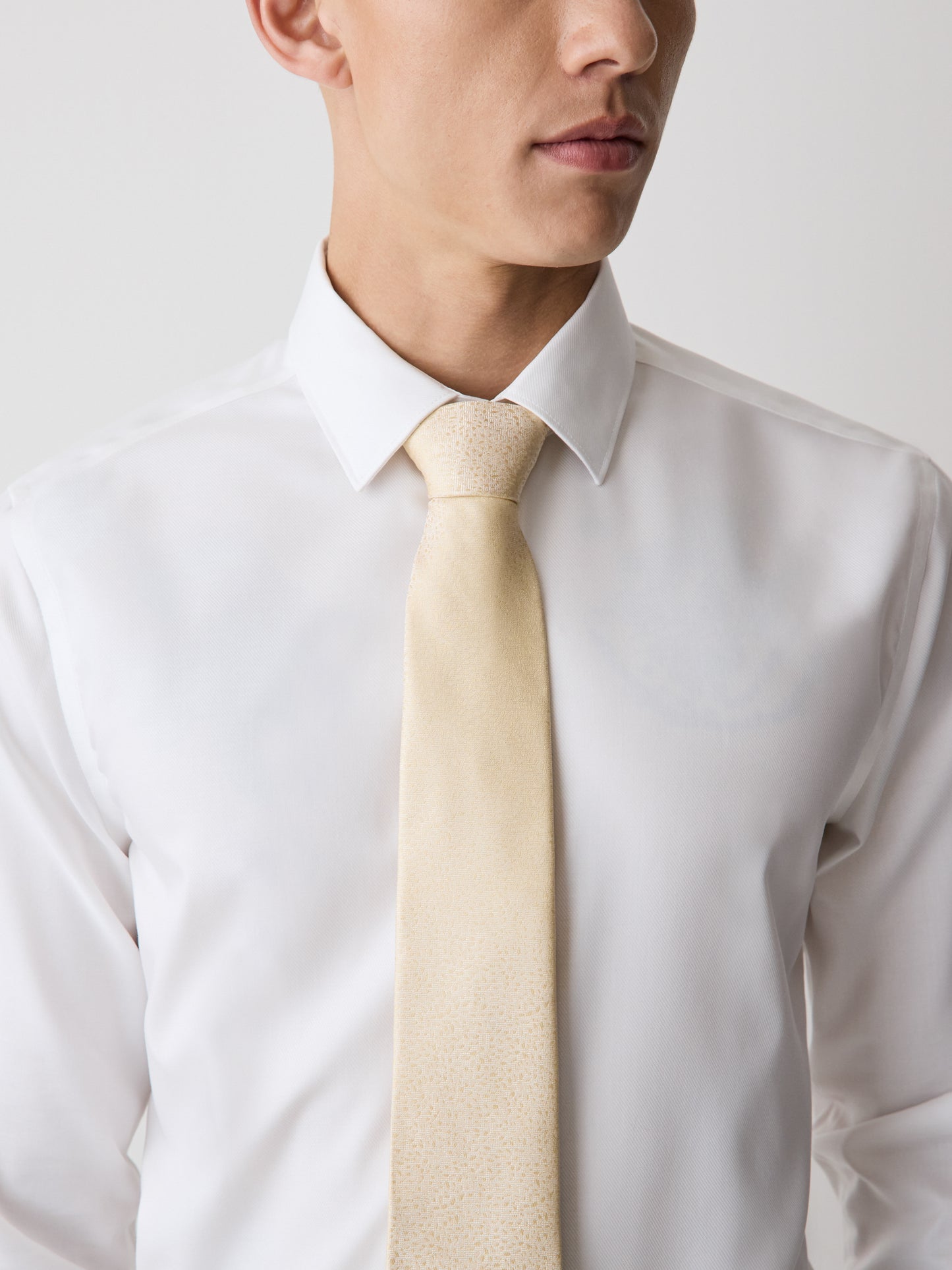 Regular Tie with Micro Petals