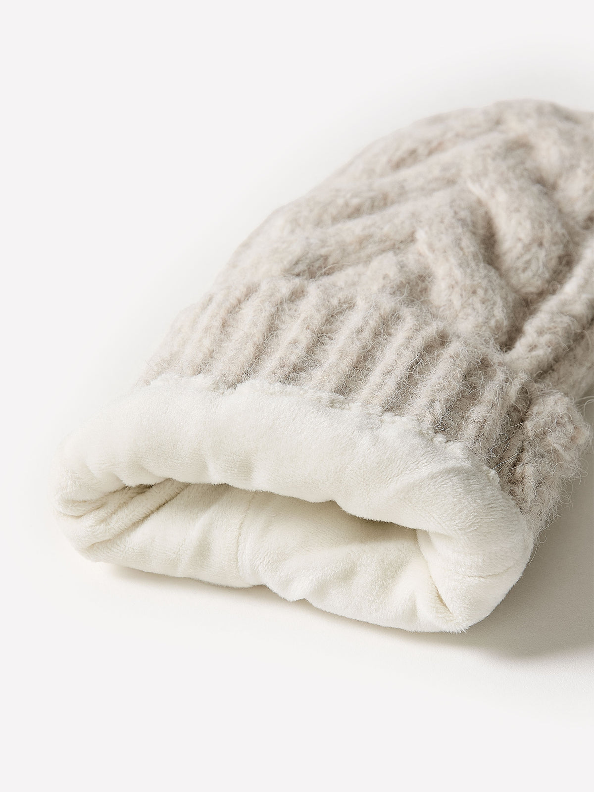 Cable Knit Mittens with Wool Blend Fabric