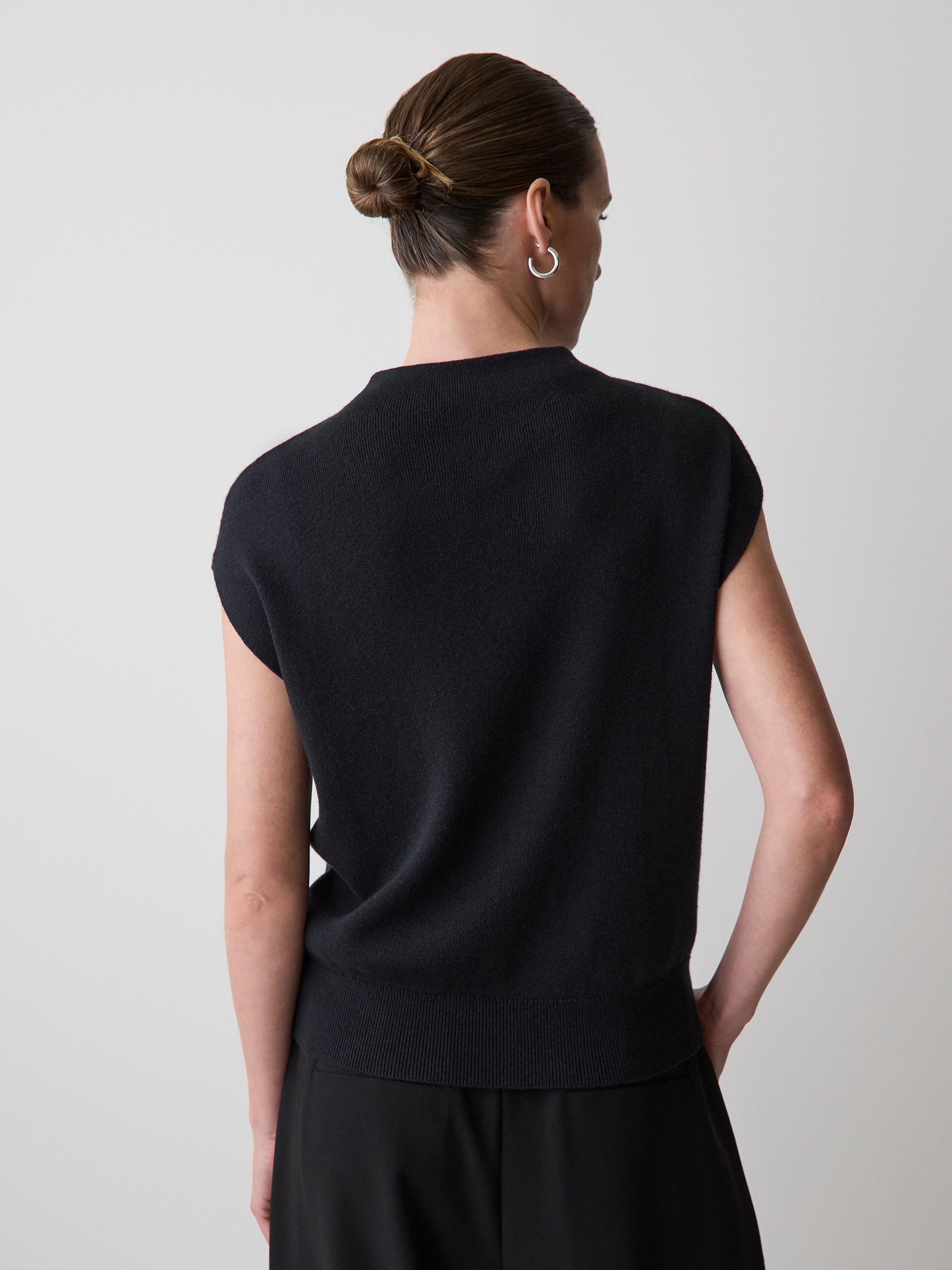 Pull à Manches Très Courtes et Col Entonnoir