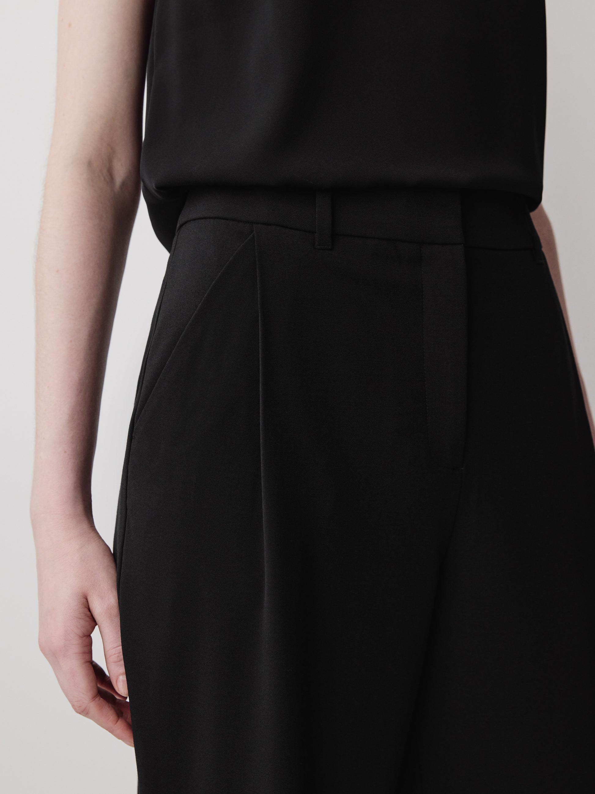 Twill High-Rise Barrel Ankle Pant