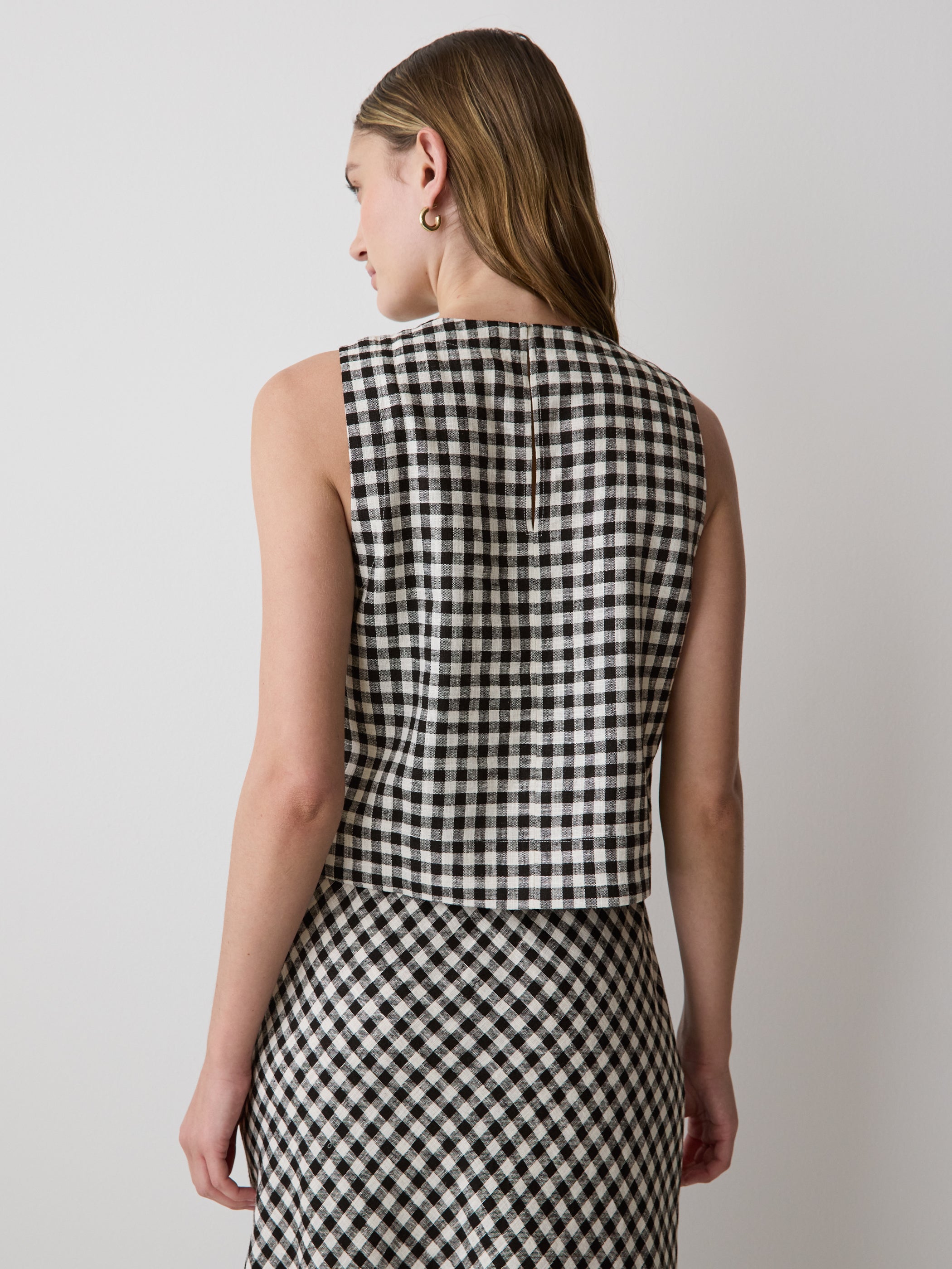 Sleeveless Crew-Neck Linen-Blend Blouse