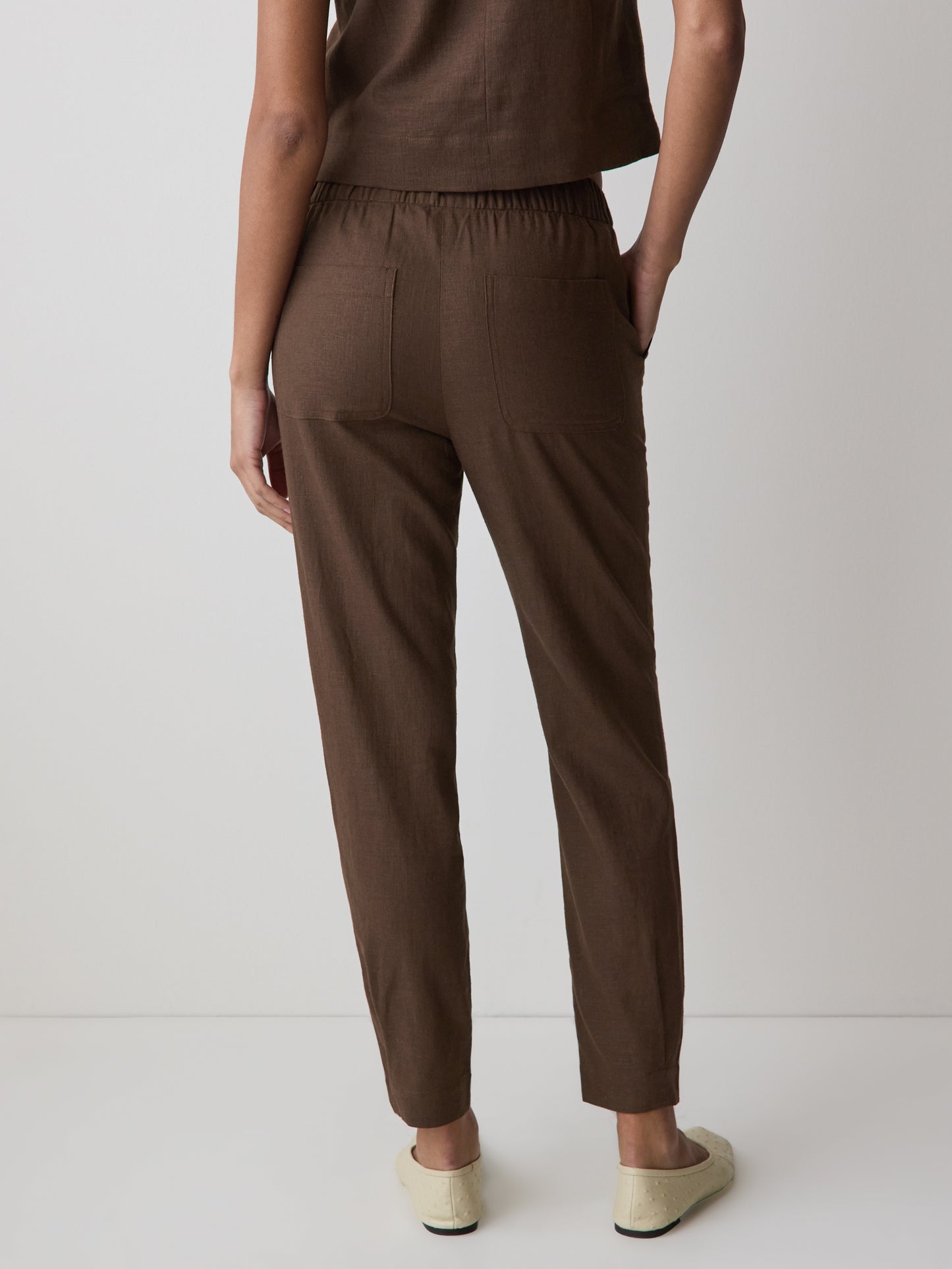 Linen Mid-Rise Tapered-Leg Jogger Pant