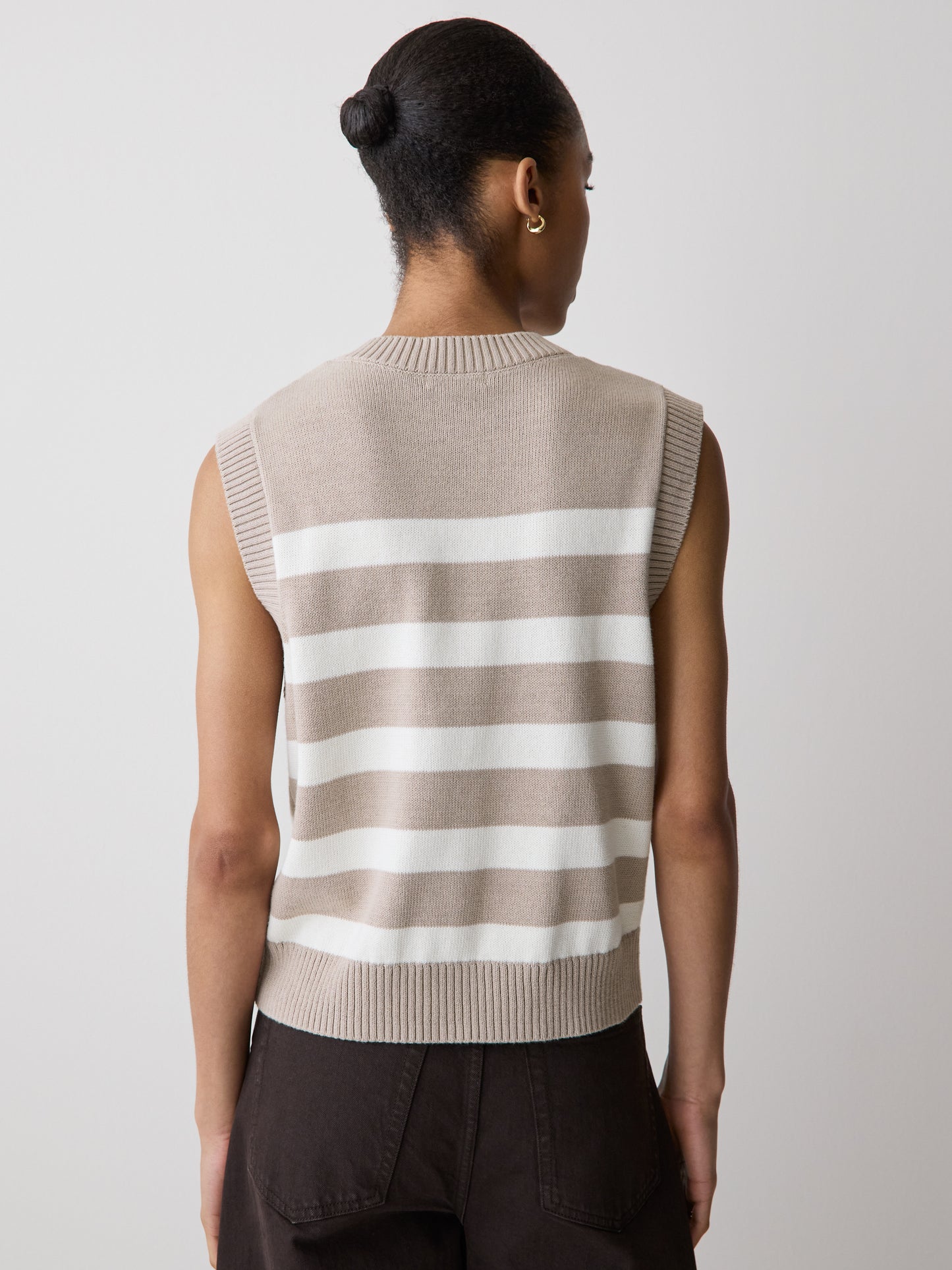 Sleeveless Crew-Neck Sweater Vest