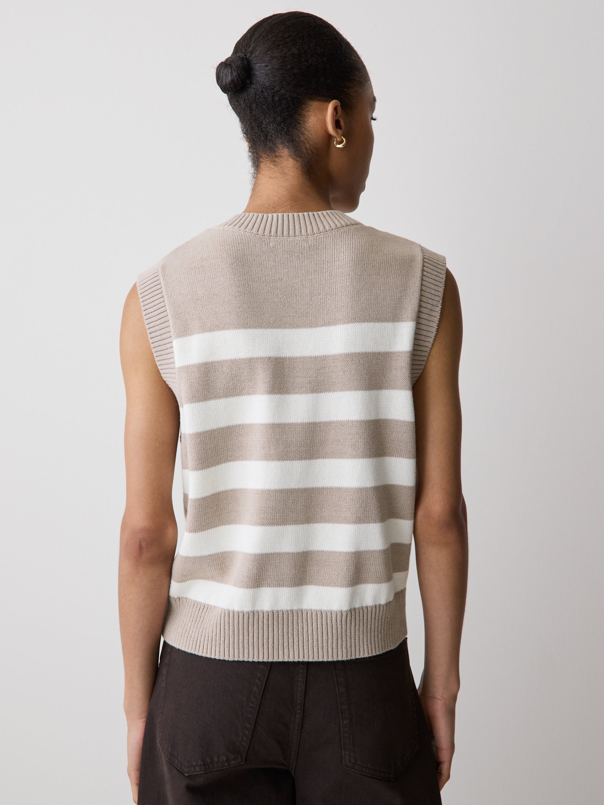 Sleeveless Crew-Neck Sweater Vest