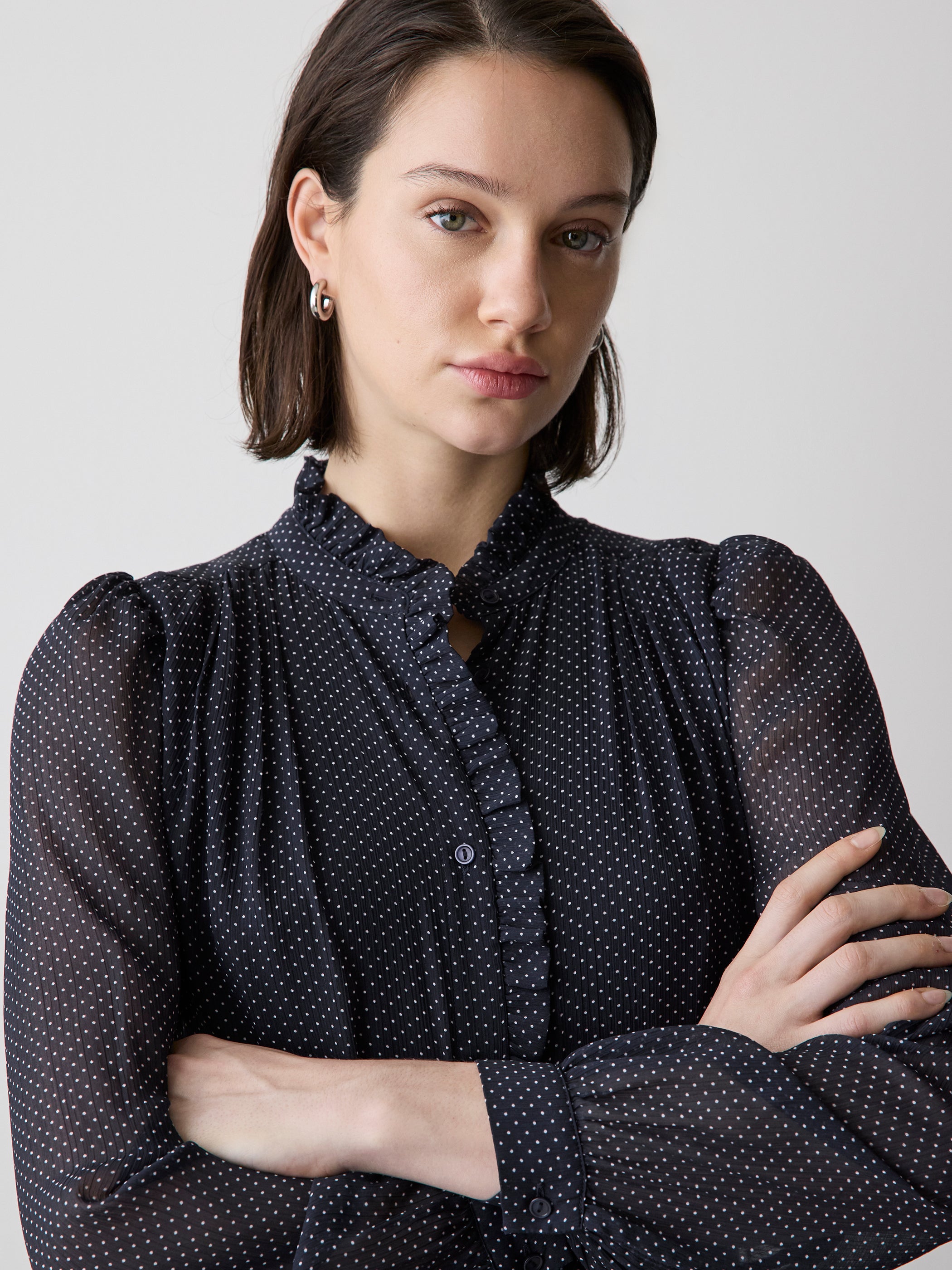 Robe Midi Boutonnée à Manches Longues et Col Montant