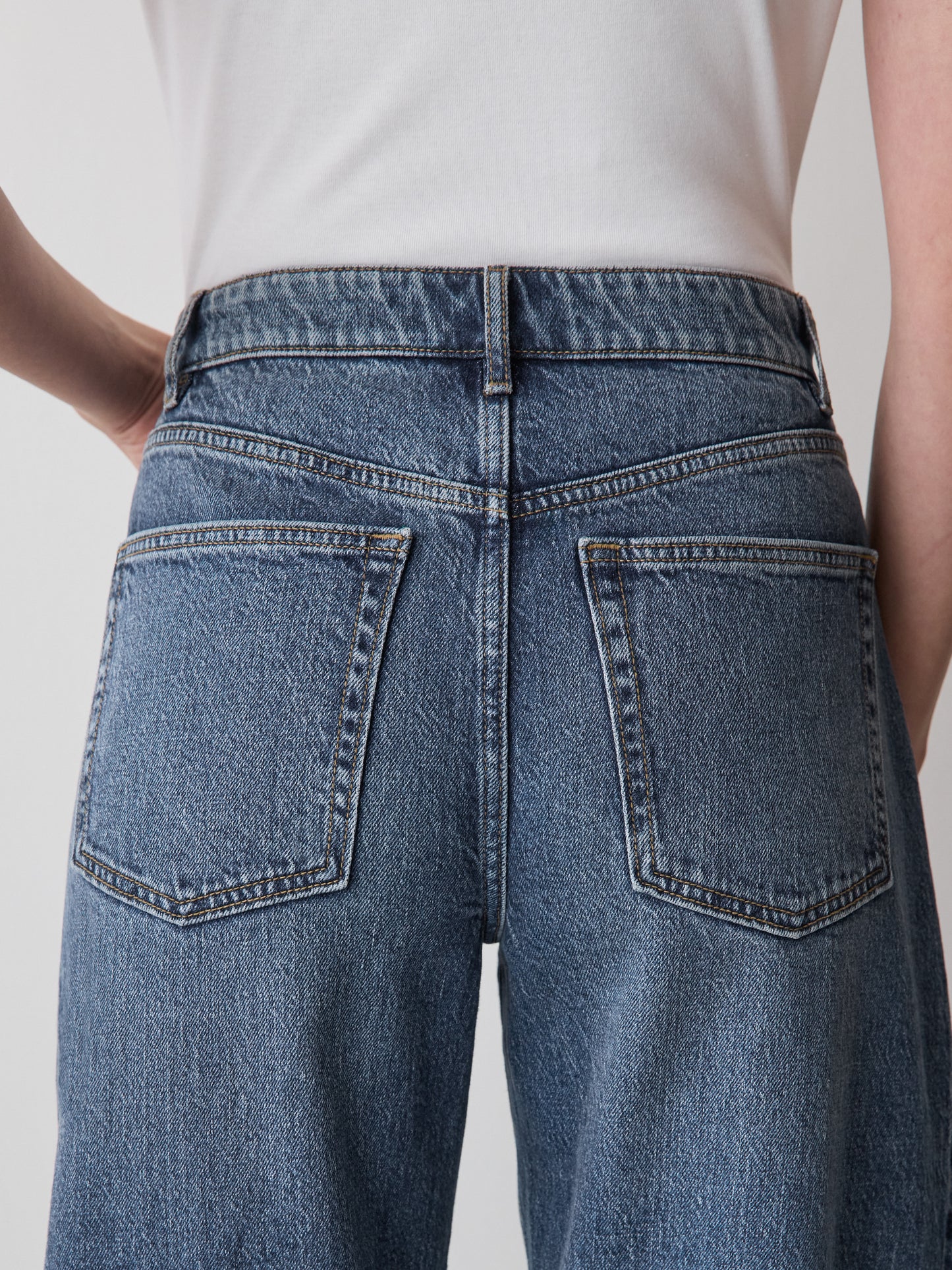 Mid-Rise Barrel Jeans