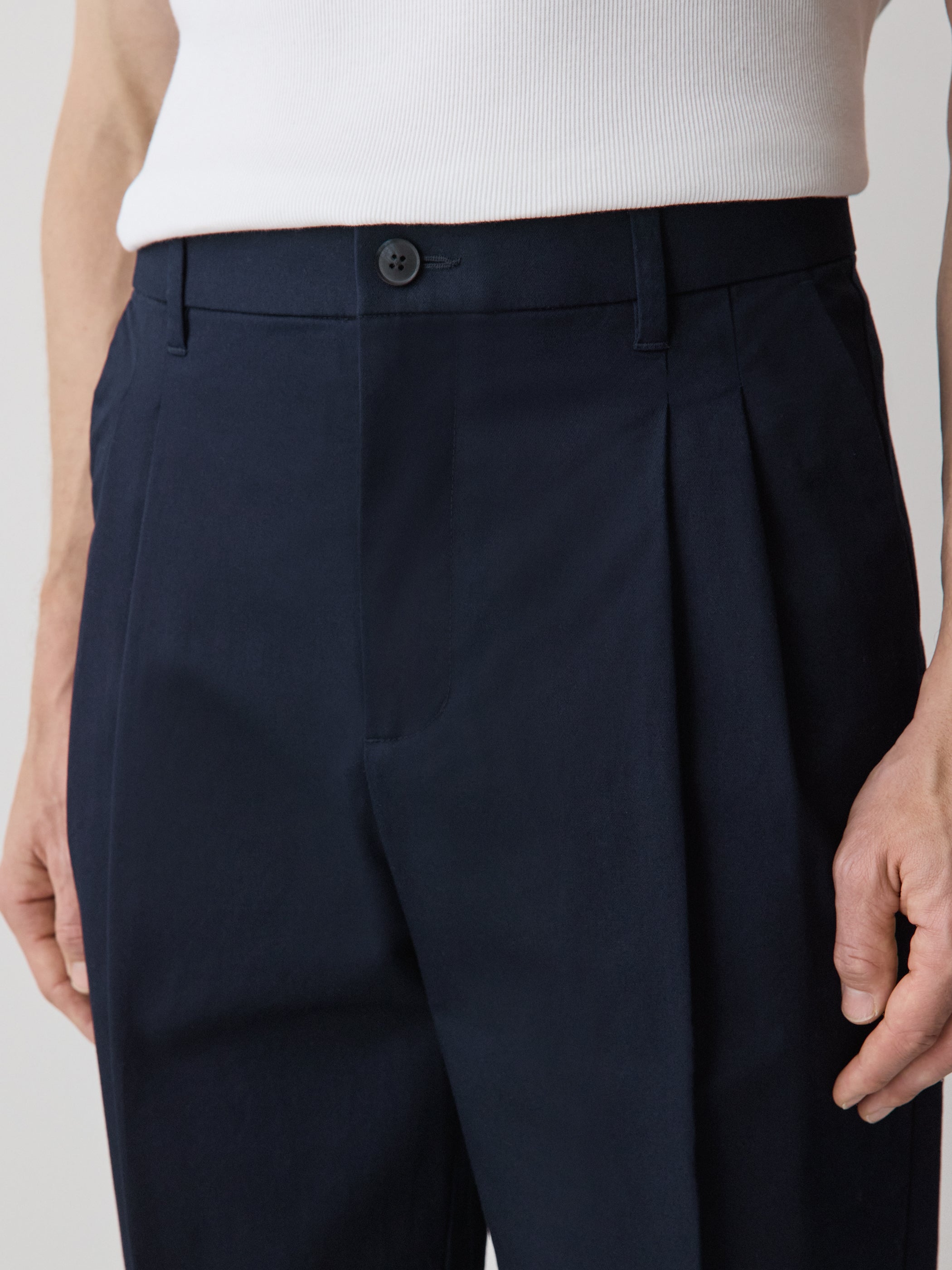 Loose Straight-Leg Pleated Pant
