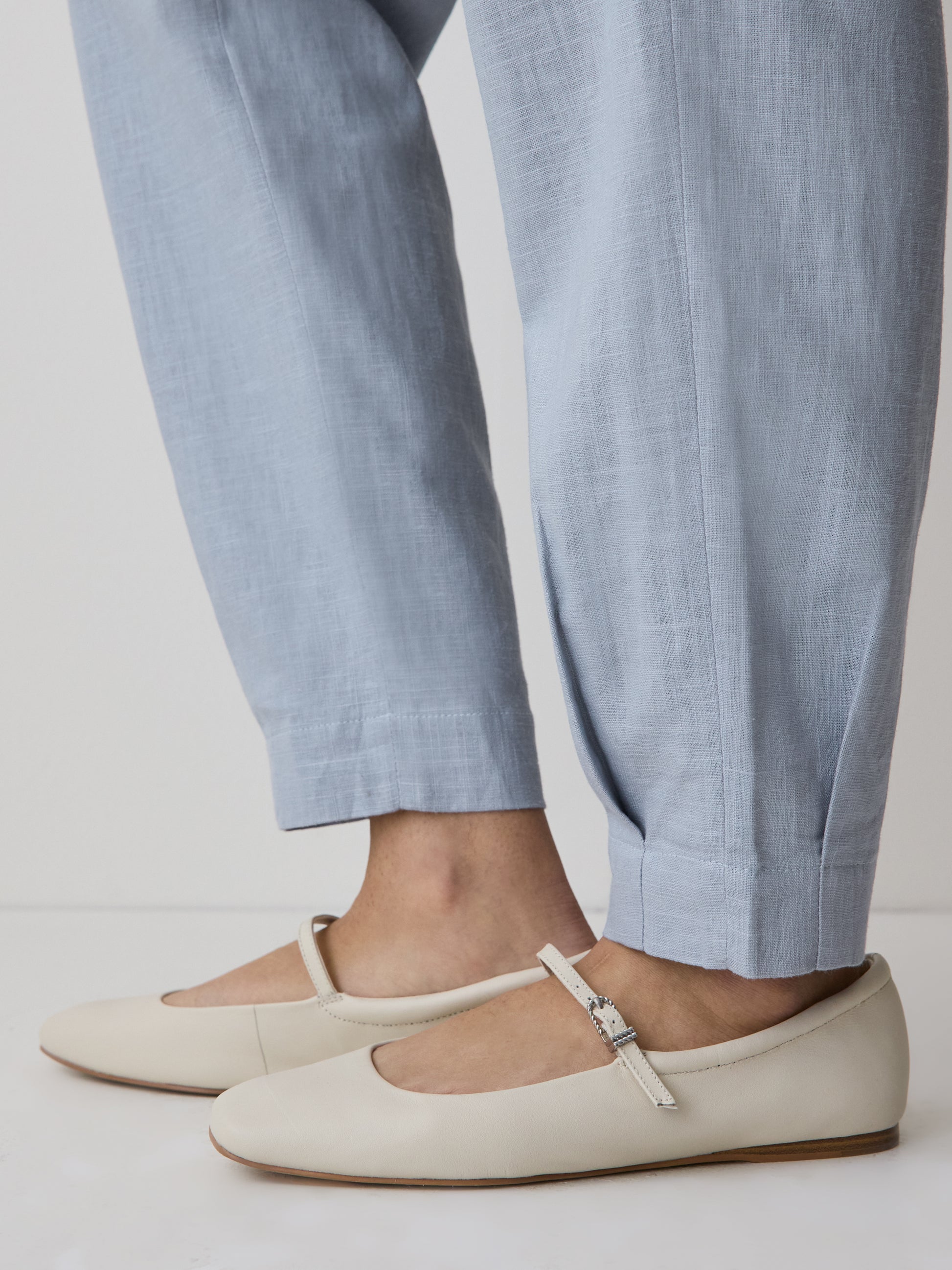 Linen Mid-Rise Tapered-Leg Jogger Pant