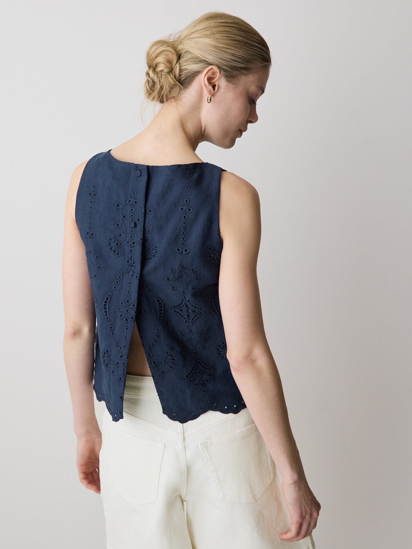 Sleeveless Embroidered Blouse