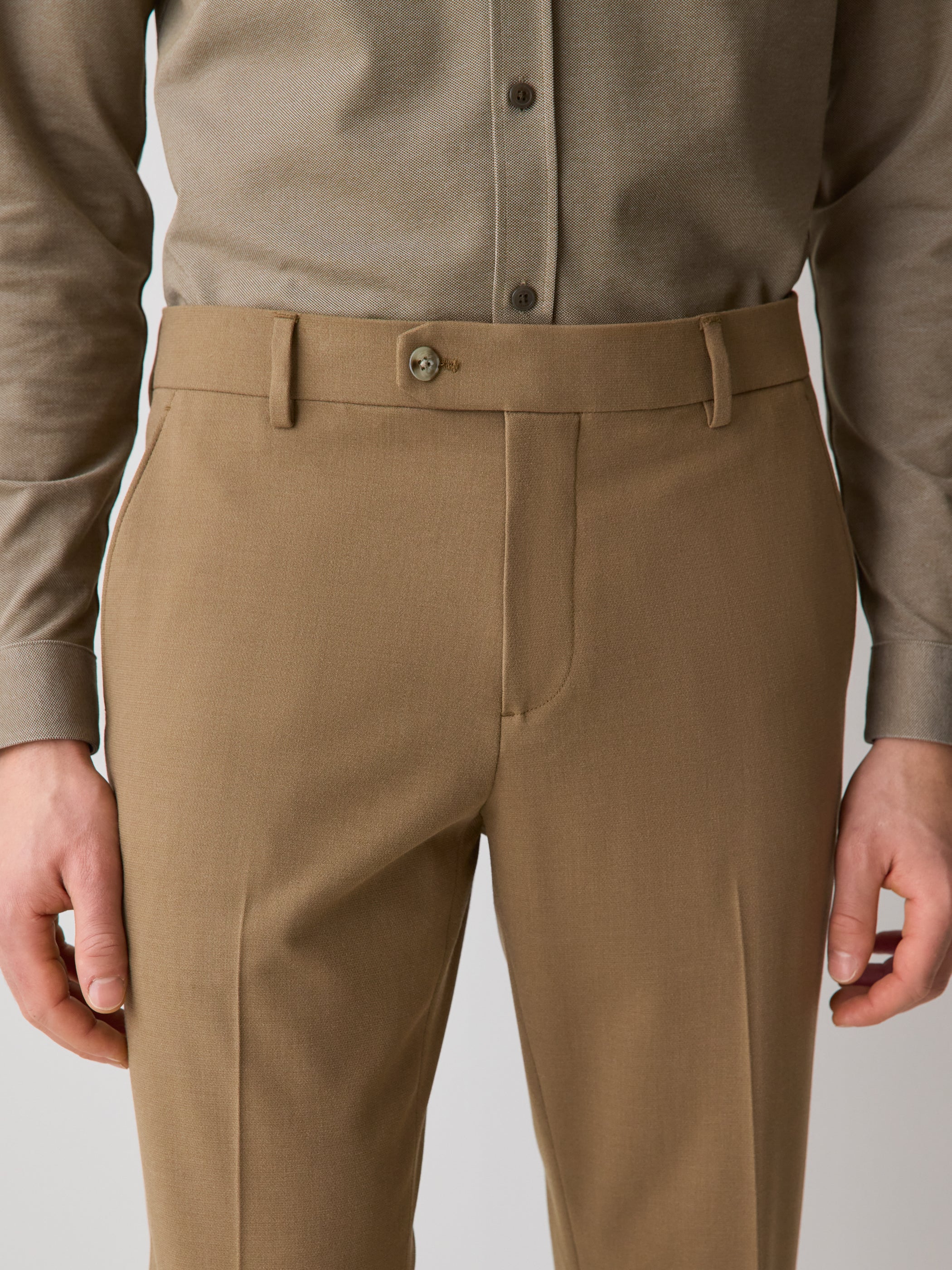 Slim-Fit Essential City Pant