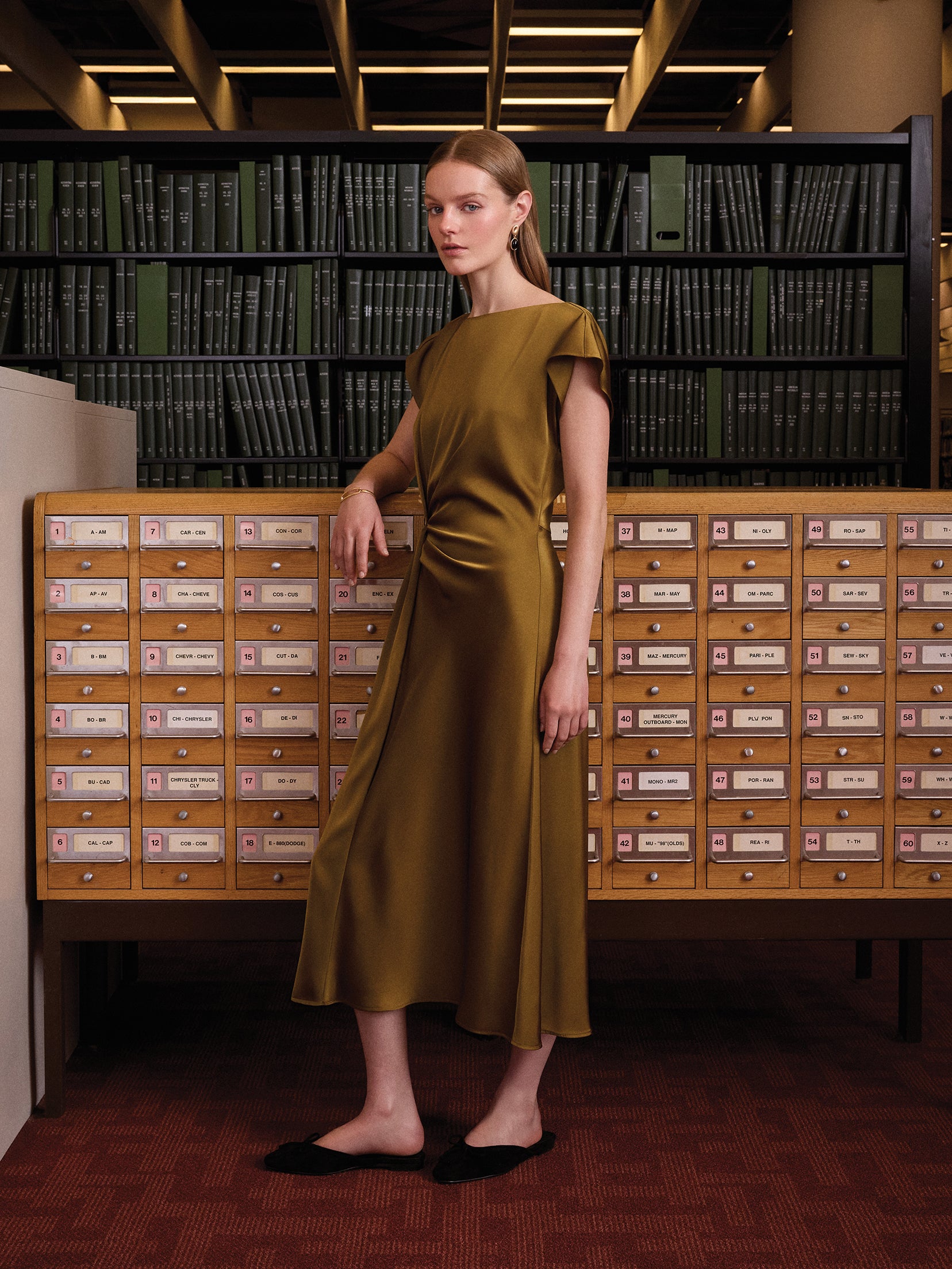 Robe Cocktail Midi à Manches Courtes et Détail Drapé