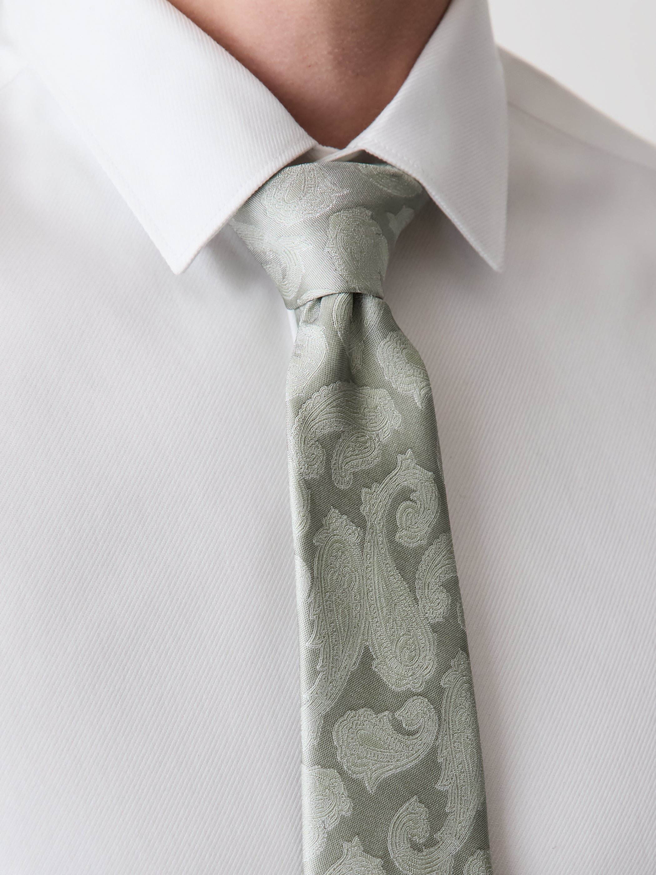 Skinny Tie with Paisley Pattern