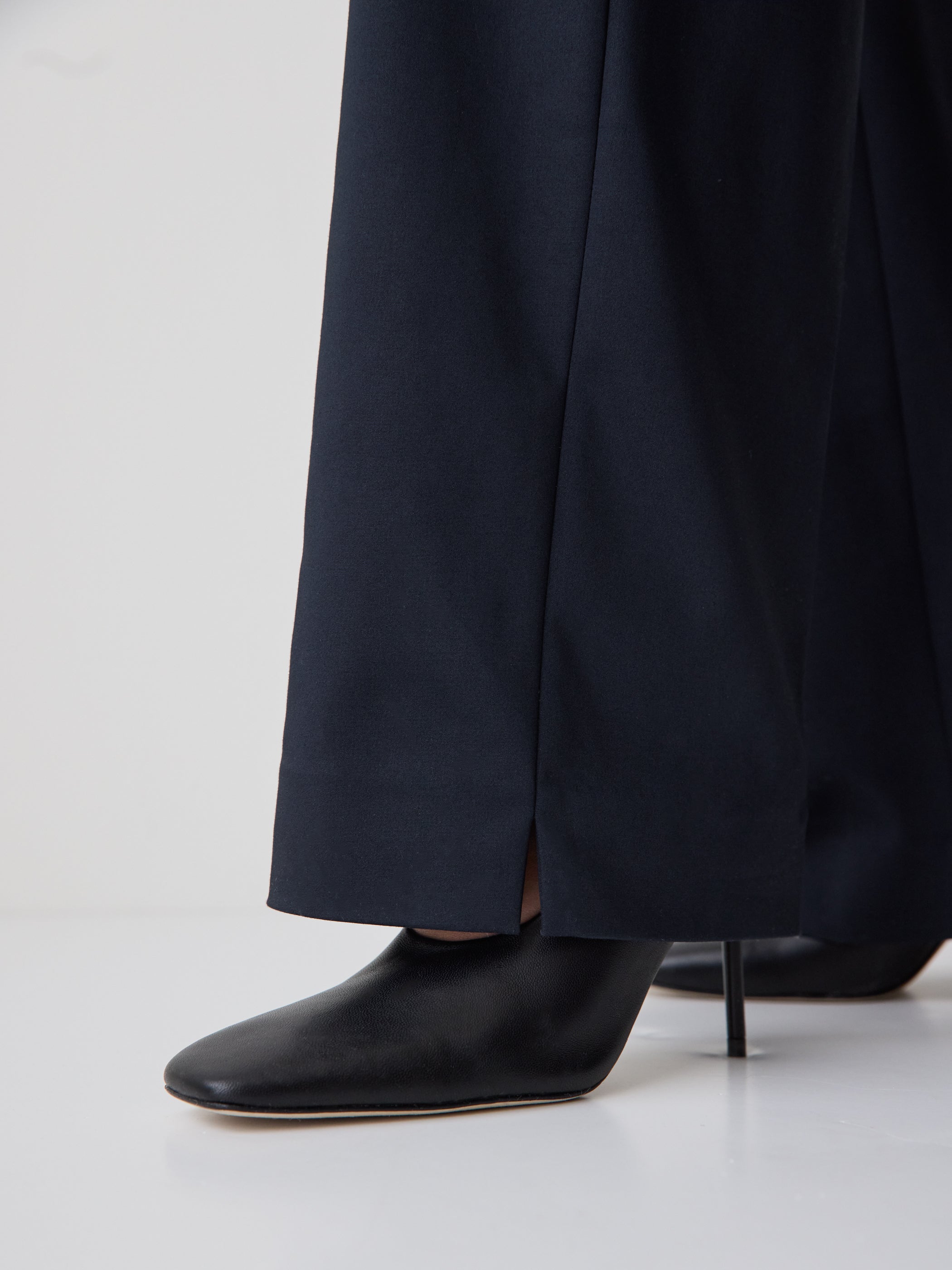 Limitless High-Rise Wide-Leg Signature Fit Pant