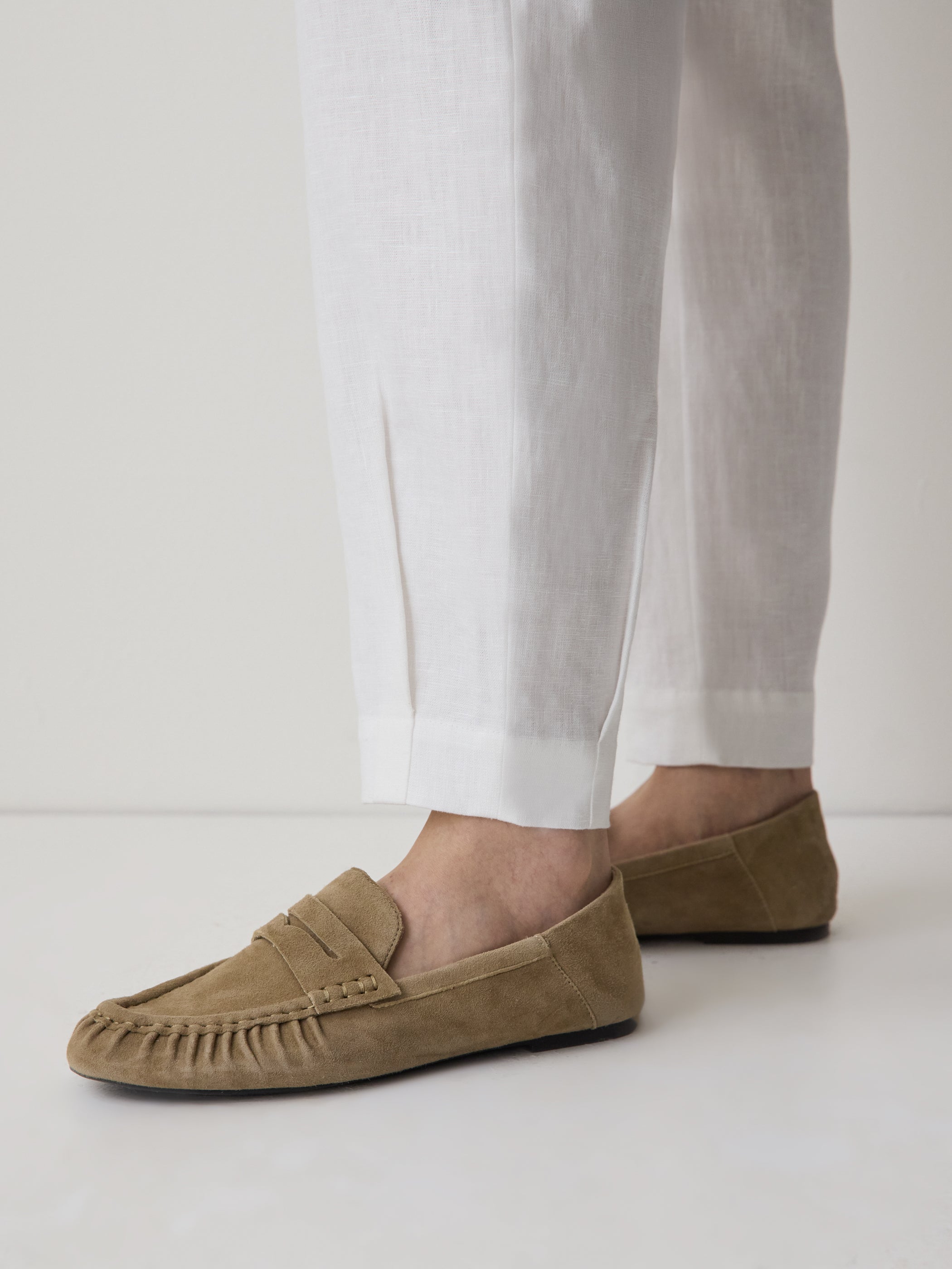Linen Mid-Rise Tapered-Leg Jogger Pant