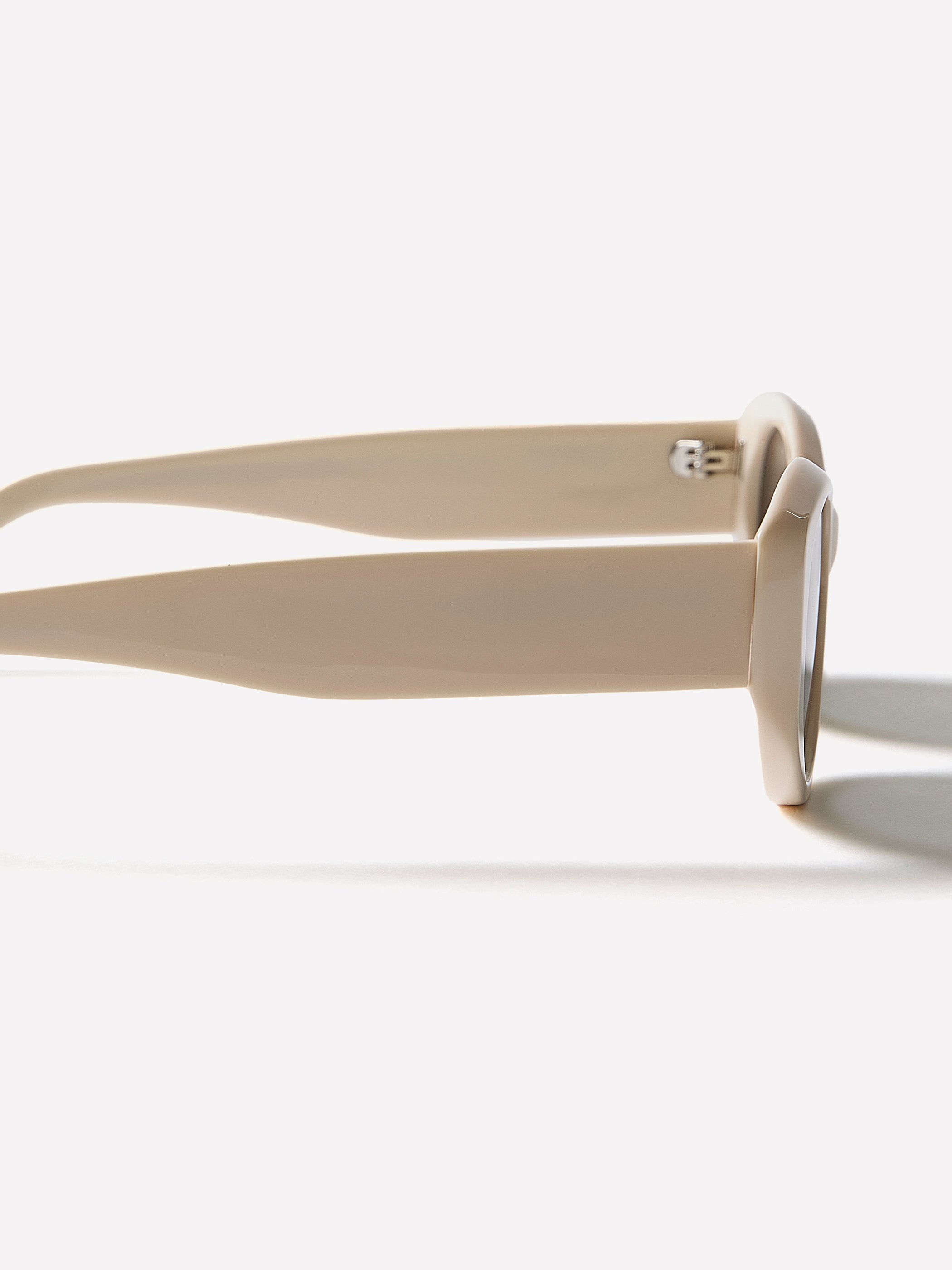 Oval Cat Eye Plastic Sunglasses Cream