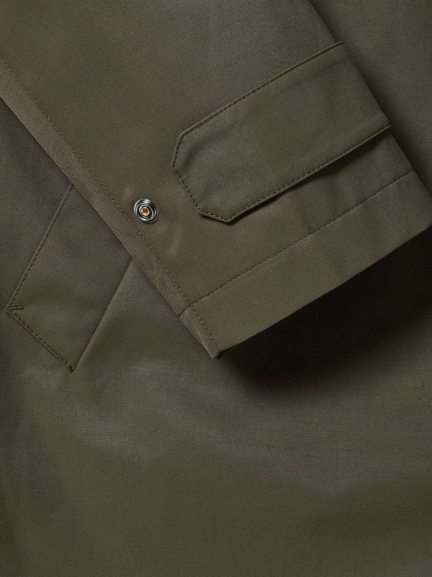 Imperméable à capuchon amovible