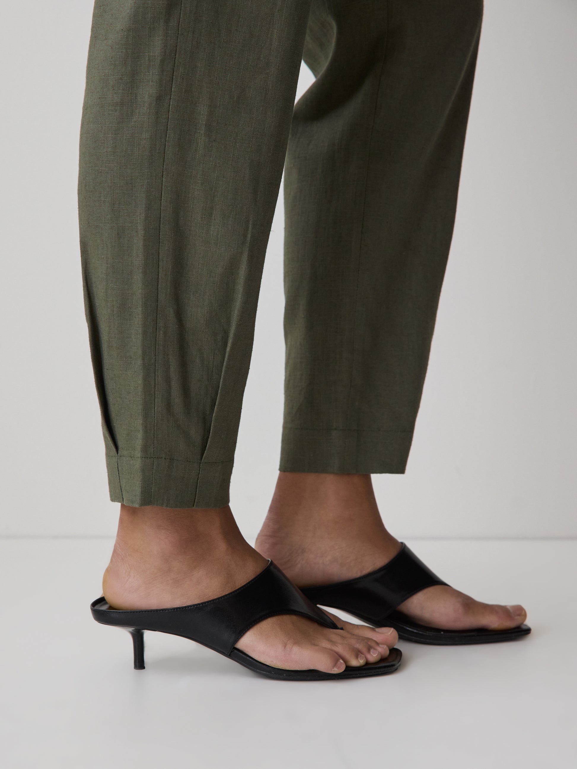 Linen Mid-Rise Tapered-Leg Jogger Pant