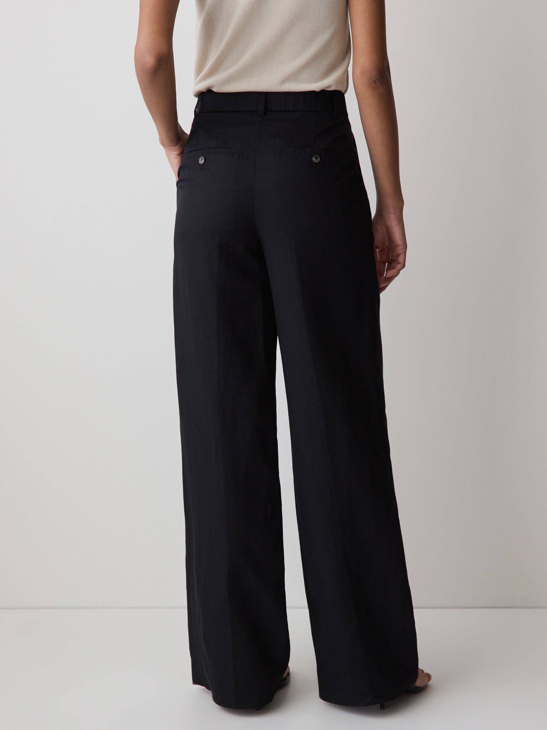 Women's Pants & Trousers Fashion-Forward Styles in Canada RW&CO Women's Pants & Trousers Fashion-Forward Styles in Canada RW&CO