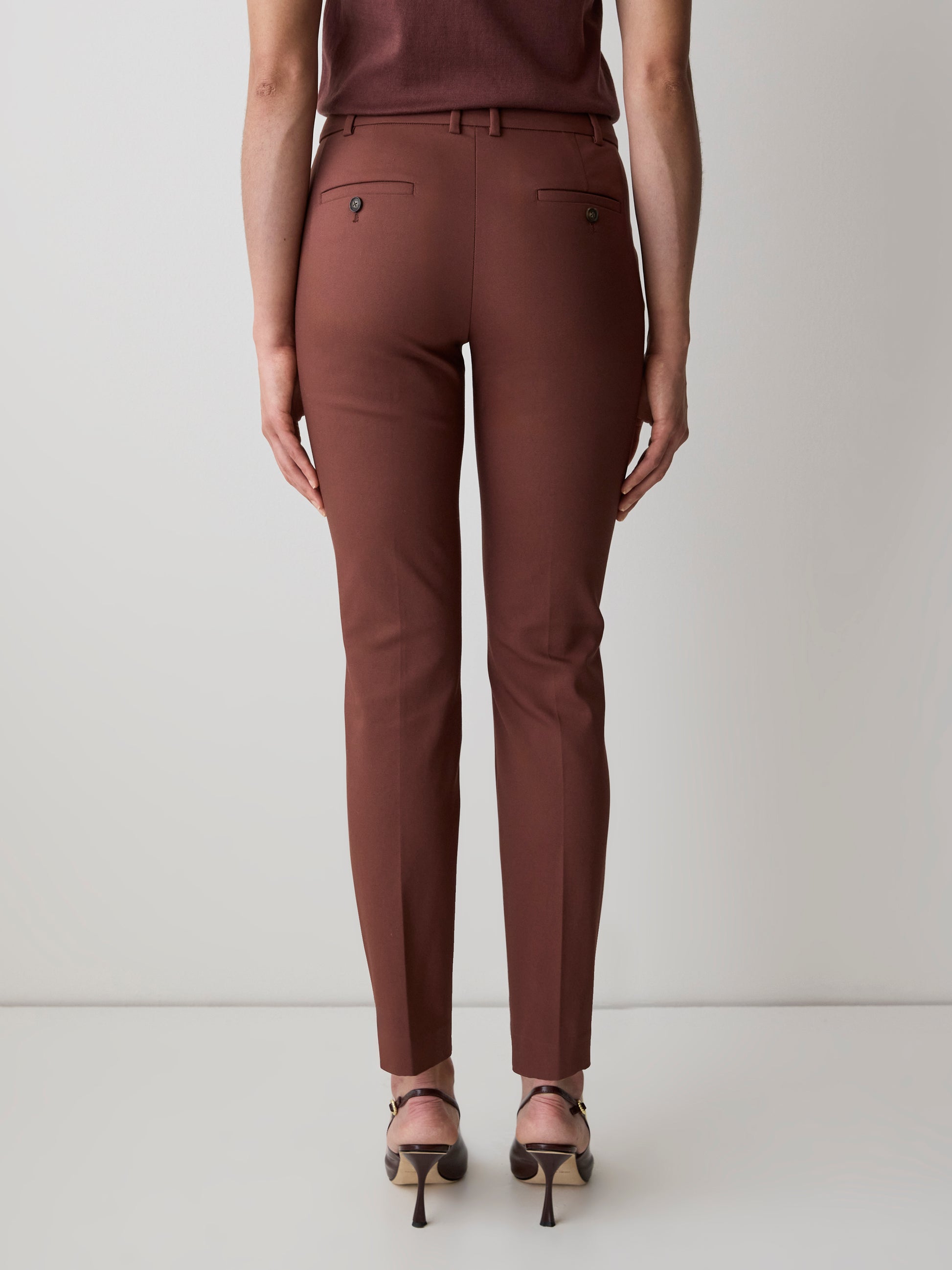Limitless Mid-Rise Slim-Leg Signature Fit Pant