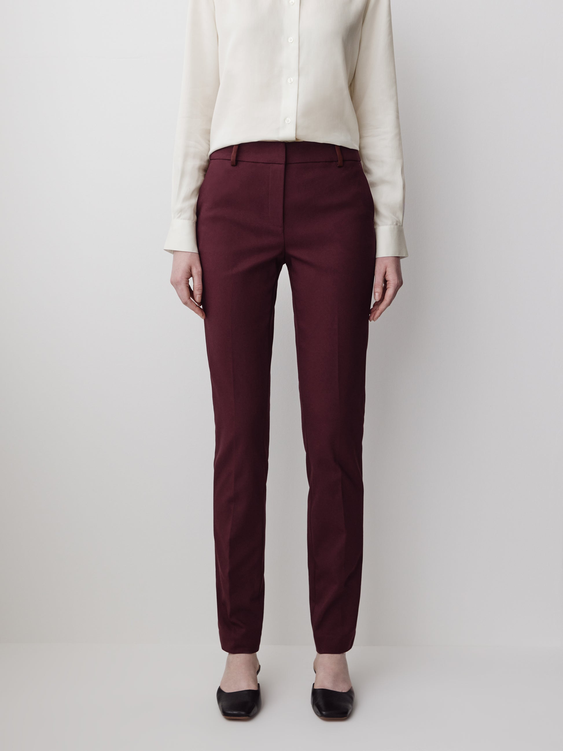Mid-Rise Slim-Leg Signature Pant