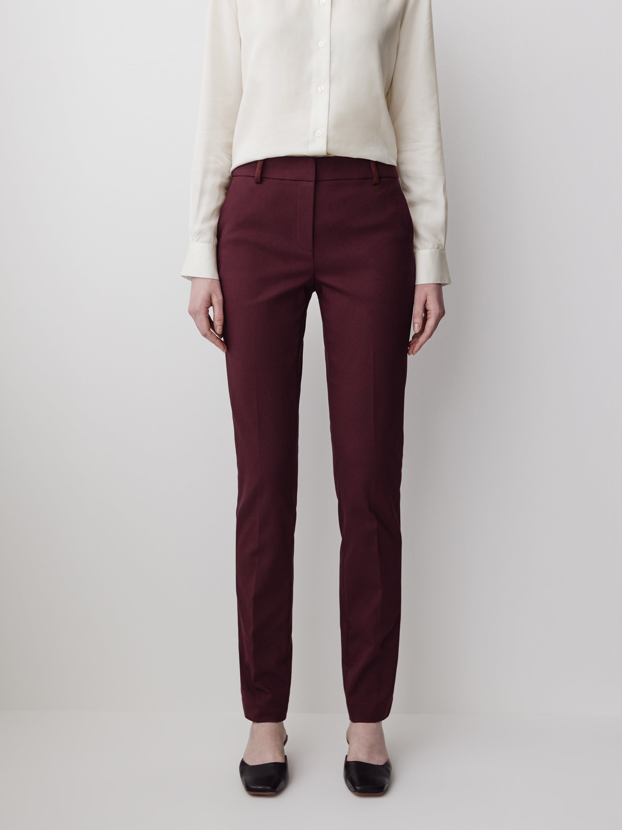Mid-Rise Slim-Leg Signature Pant