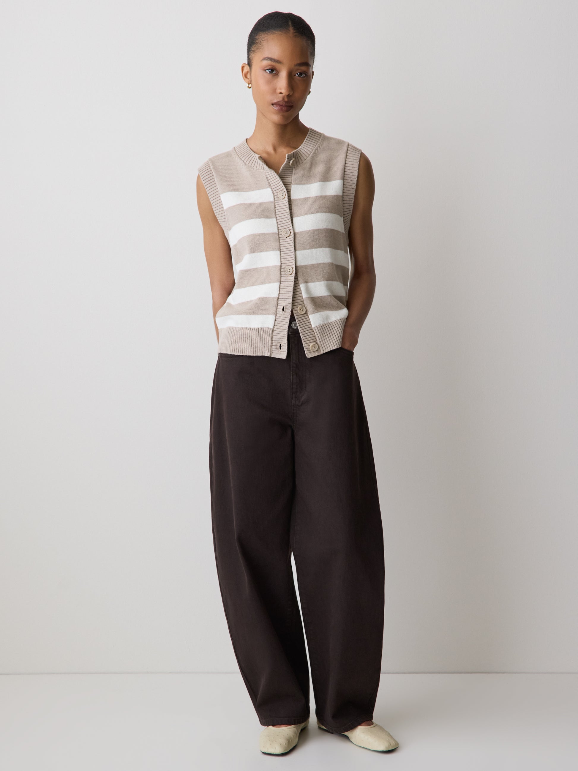 Sleeveless Crew-Neck Sweater Vest