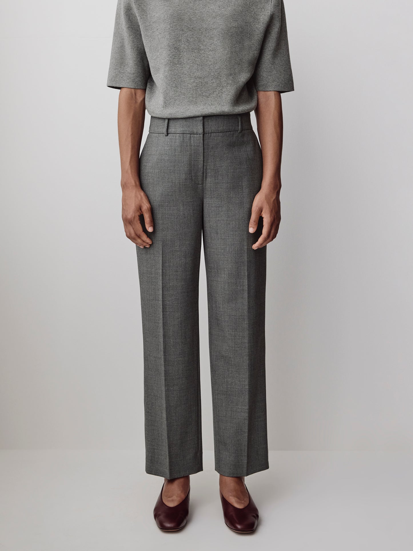 Black Mid-Rise Straight-Leg Cropped Pant